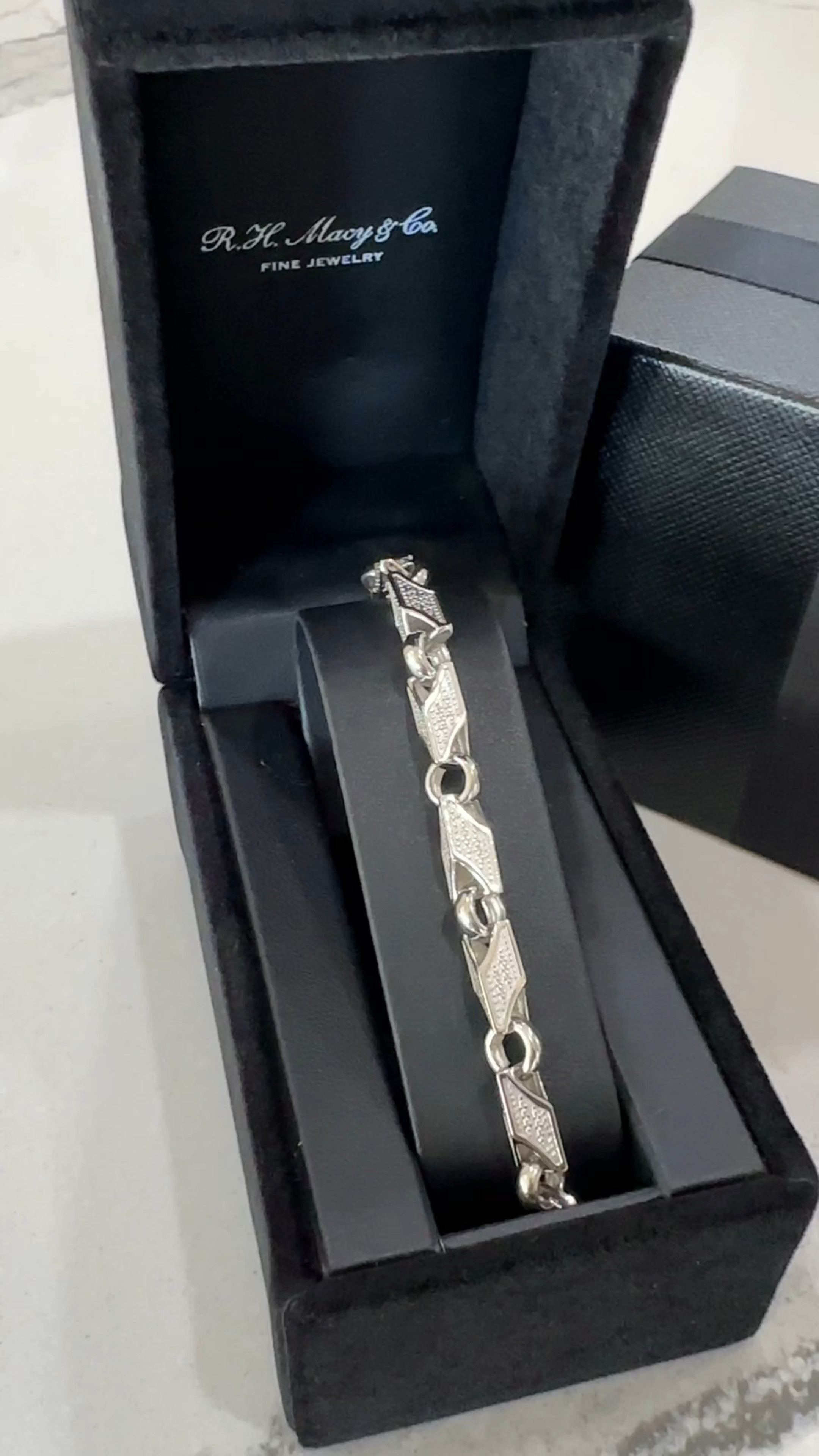Still need the perfect gift? Here is a Macy’s Sterling Silver Link bracelet that is sophisticated and elegant.

Happy shopping!

Check my bio for the link or click below.

 #photooftheday #mrmichaelbrown #models #explorepage #explore  #mensfashion #mensstyle #menswear #menstyle #fashion #mensfashion #style #bracelet #bracelets #giftideas #giftideasforhim #christmasgifts #christmasgift

#LTKMens #LTKGiftGuide #LTKHoliday