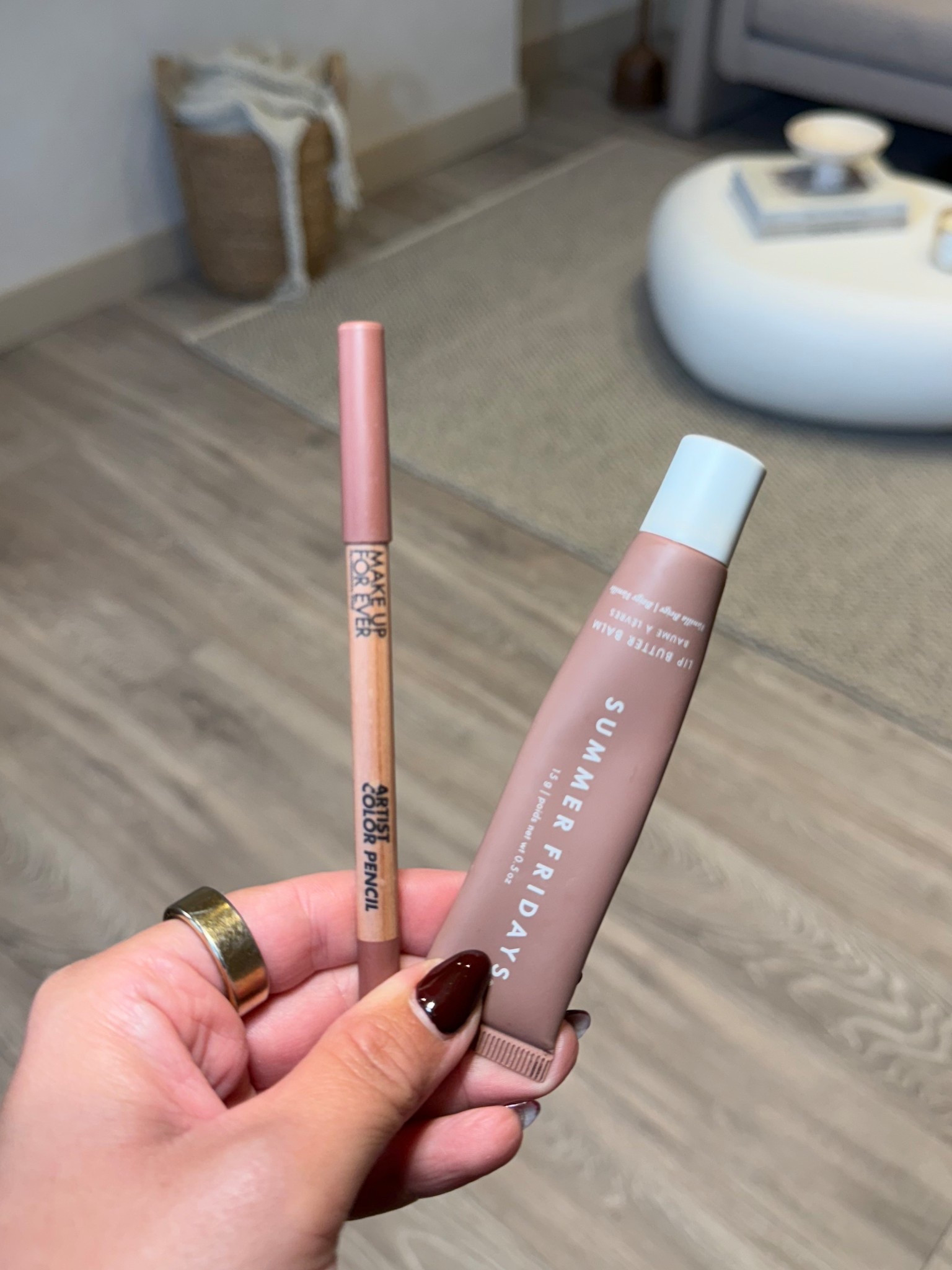 The perfect nude lip combo 😍 💄

Liner shade anywhere caffeine
Gloss vanilla beige 

#lipstick 


#LTKdatenight #LTKautumn #LTKuk