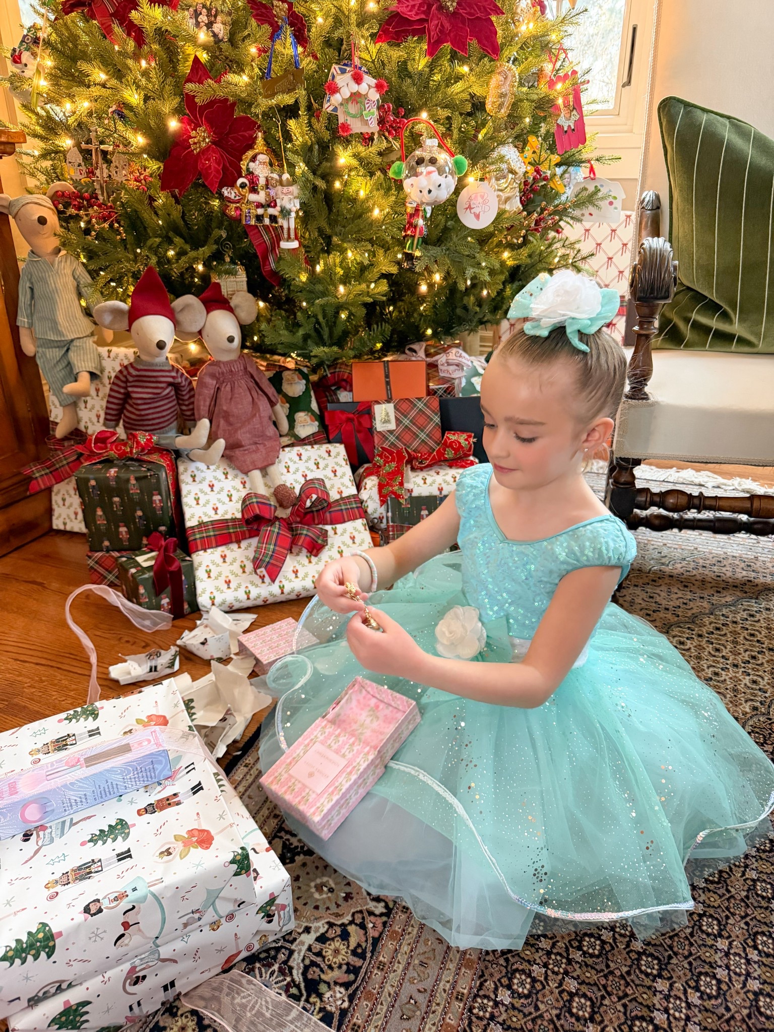 This beautiful charm necklace can be worn by either adults or children, and has a ballet slipper charm on it! Perfect for a stocking or recital gift. 🩰