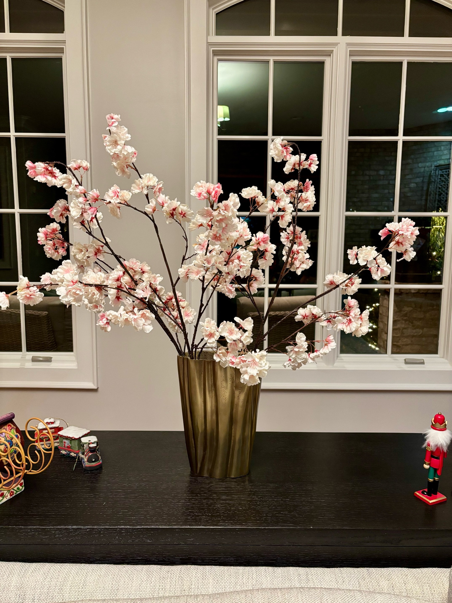The most stunning cherry blossom stems from Ballard Design!

#fauxflowers #cherryblossom #fauxbotanicals #goldvase #brassvase #ballarddesign 


#LTKGiftGuide #LTKHome #LTKSaleAlert
