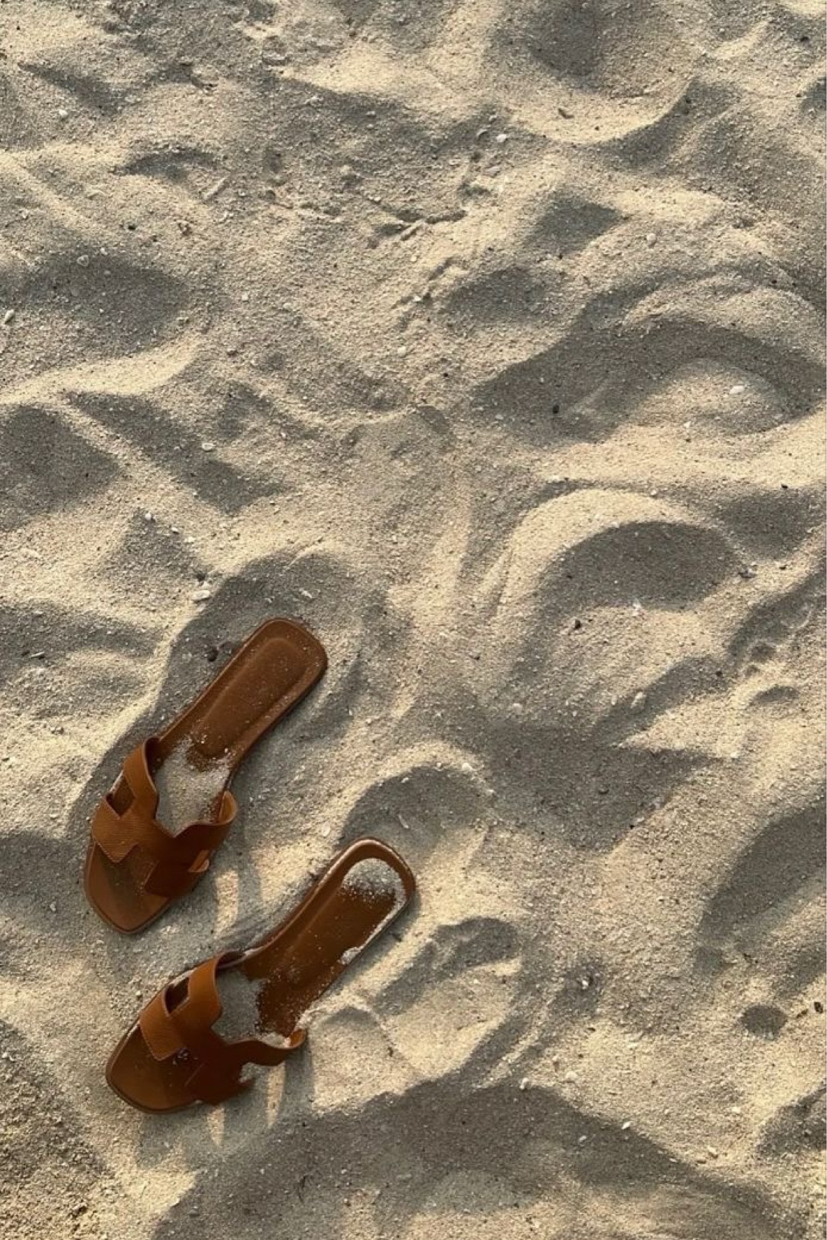 🌟 Stepping into summer with style! 🌞 Looking for affordable alternatives to those coveted Hermes sandals? We've got you covered with the best Hermes sandal dupes! 👡 From chic slides to trendy thong sandals, you can get the designer look for less. elevate your summer shoe game without breaking the bank. #HermesSandals #DupeAlert #AmazonFinds #SummerStyle ✨👣

#LTKsalealert