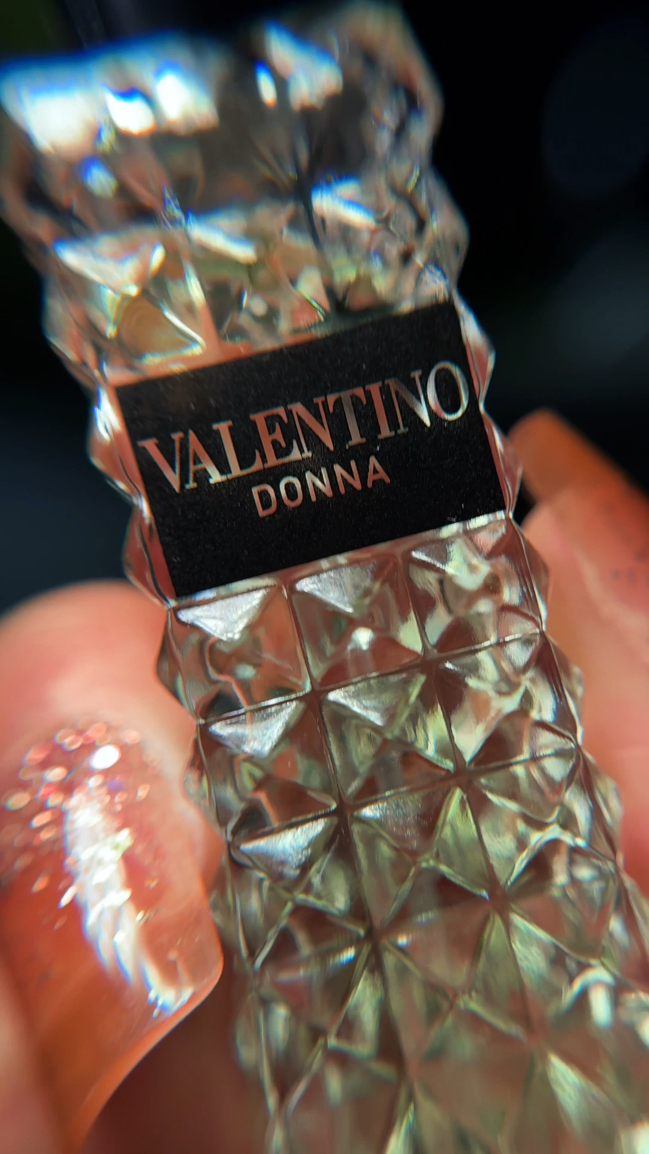 #AD You know when your perfume just goes perfectly with your outfit? That’s how I feel about the Born In Roma perfumes Valentino Beauty gifted me 🙌🏾😩

I’m wearing my current favorite Born In Roma Green 💚 and it’s a warm floral. 

It has notes of Lapsang Tea, Jasmine, and Vanilla Extract and it smells alluring, woody, slightly spicy, and sweet.

Check out Born In Roma Green and the other  Born In Roma perfumes now at Sephora! 👀

#LTKBeauty #LTKVideo