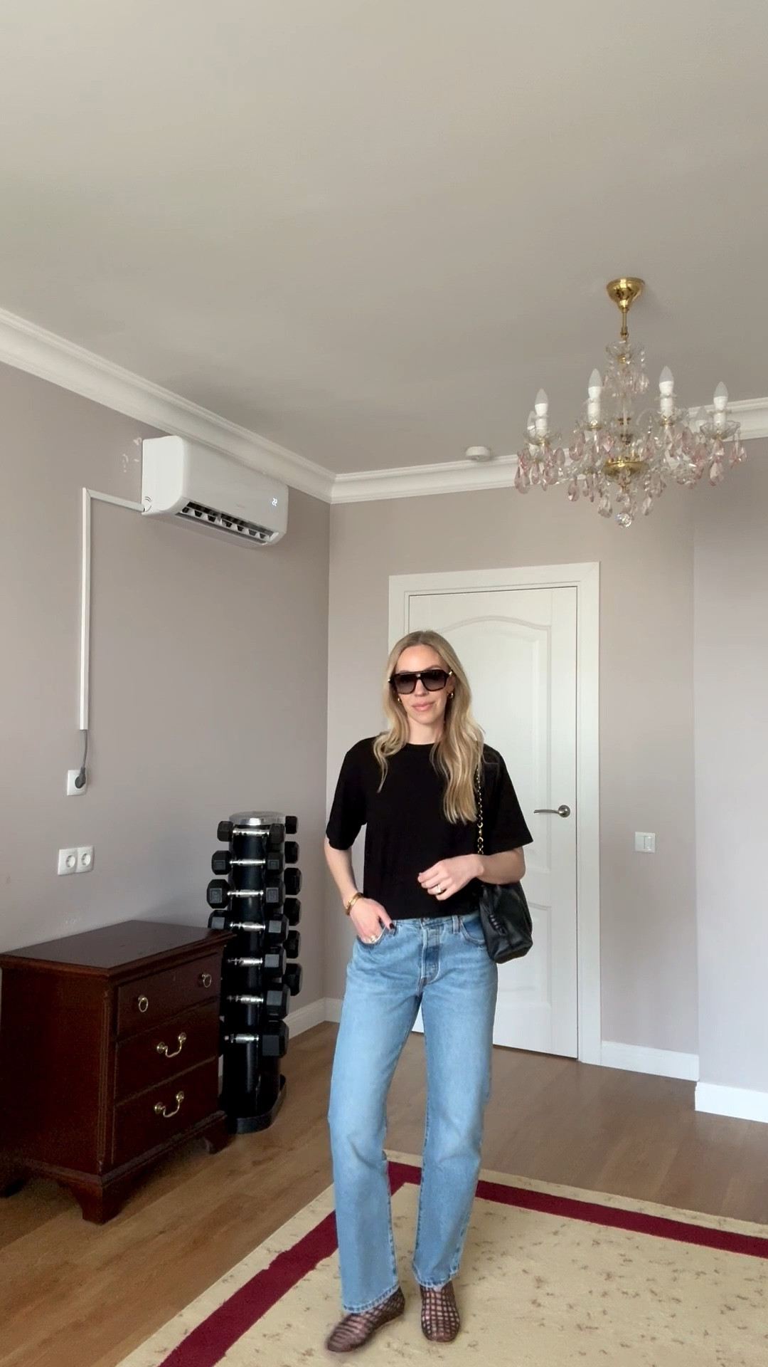 Tee and jeans outfit, black cropped tee, @levi 90’s jeans, jelly shoes (under $25)

#LTKSaleAlert #LTKOver40 #LTKSeasonal