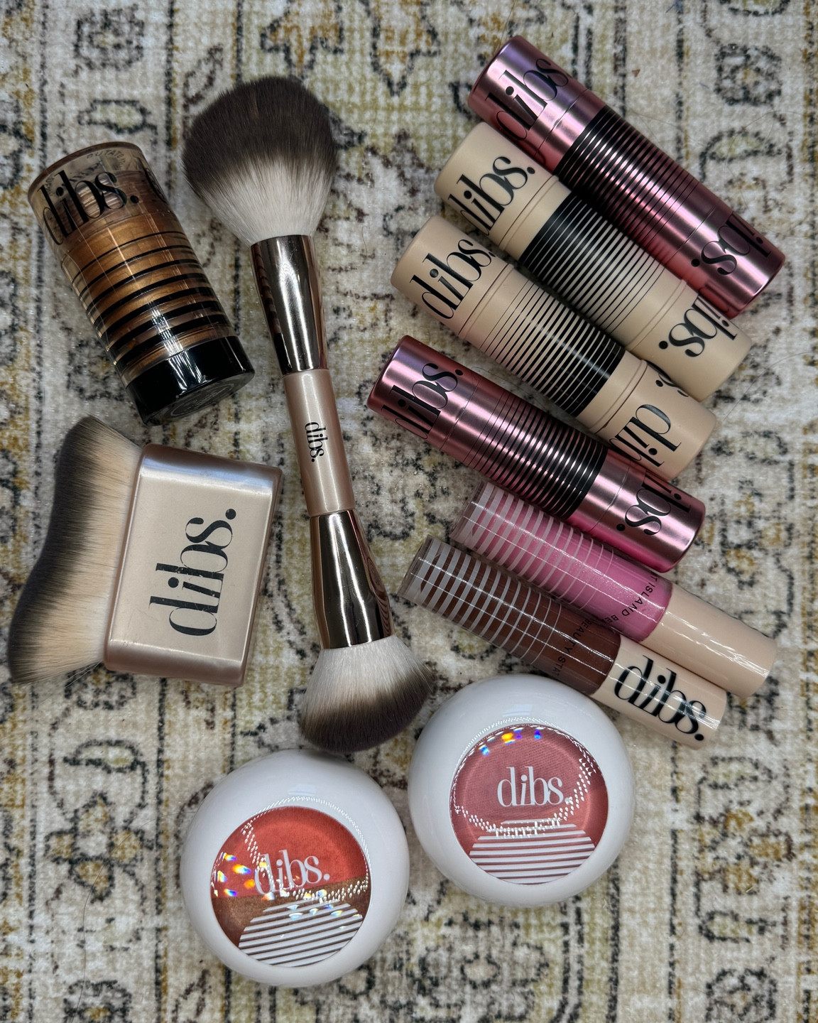 Dibs beauty! Use code CARLYLE for 20% off now through 6/10 🩷