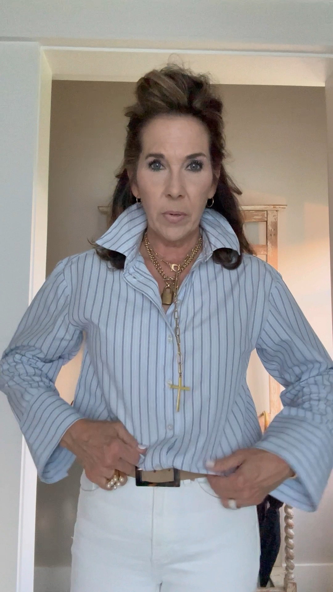 Another pattern of my new favorite button up shirt.

Cute large cuffs and large wide collar. 

Perfect for transitional weather. 

Comes in several colors/patterns and is on sale. 


#LTKSaleAlert #LTKFindsUnder50 #LTKOver40