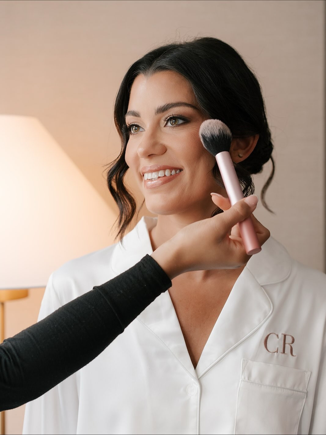 A timeless look for a beautiful bride 🤍

Stylist: @jennashuffy 
📸: @the.lanings 

#bridallook #makeupartist #makeupinspo #bridal #bridalhairstyle #hairinspo