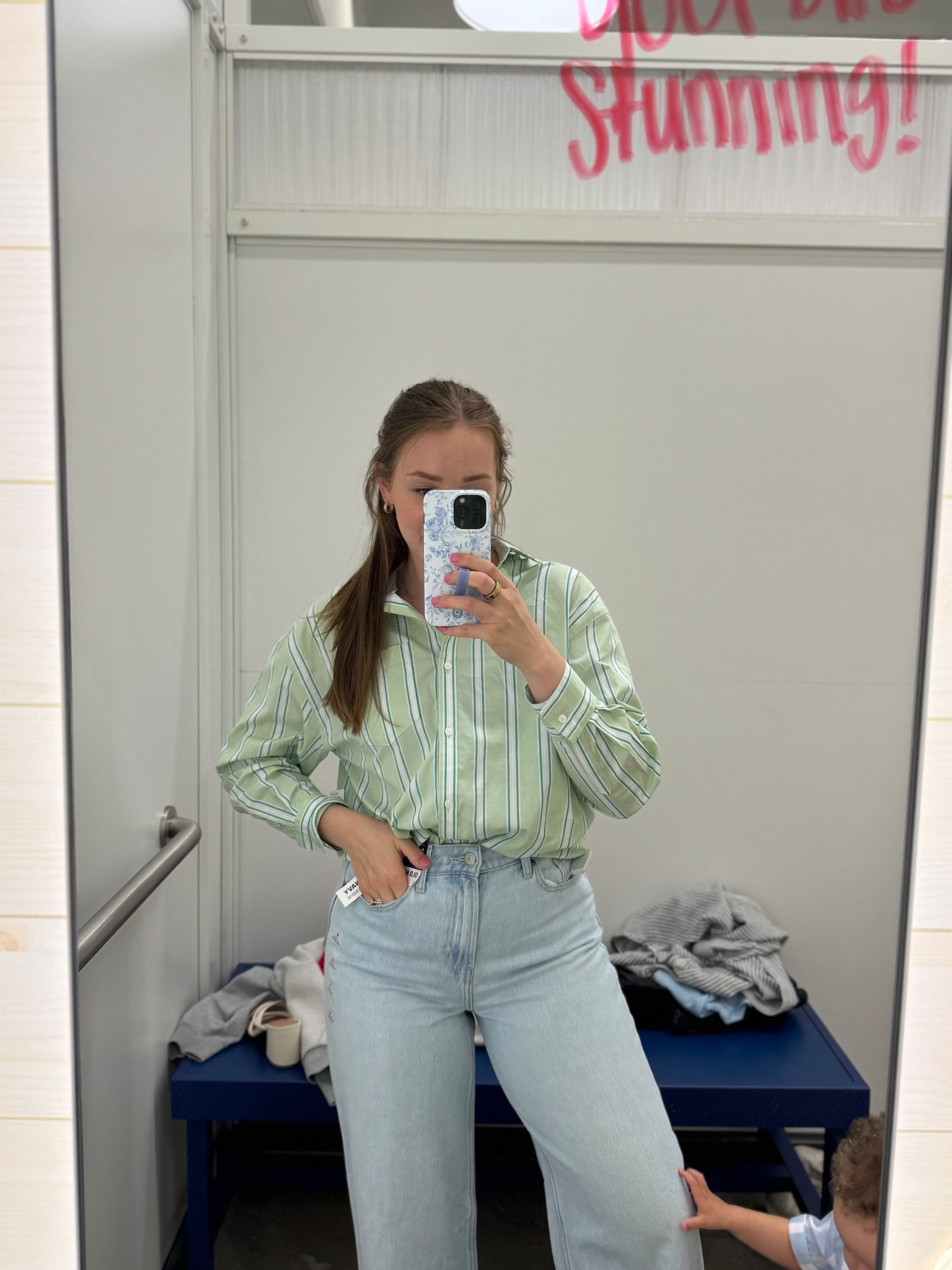 Obsessed with this old navy top + jeans! 💚