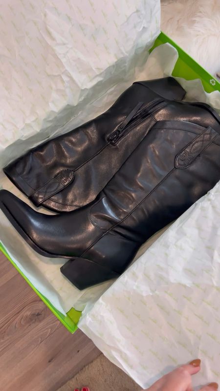 The best black cowgirl boots for fall! Run tts. Great for short/petite athletic legs.

Black boots
Fall shoes
Cowgirl boots
Western boots
Sam Edelman boots



#LTKHoliday #LTKCyberweek #LTKshoecrush