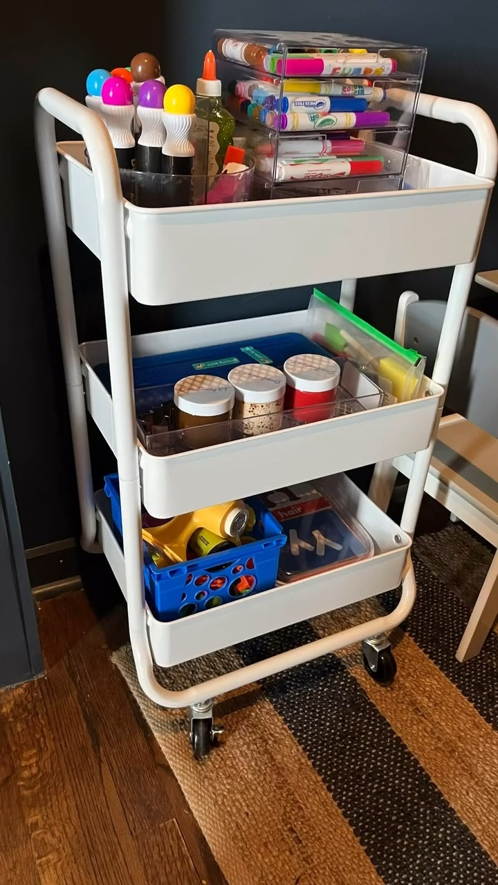 Contain, label & hang it up……just a few favorite ways to contain the chaos inside the playroom. 
.
.#Target #brightroom 
.
#savannahorganizer 
#homeorganizer #houseofvon #professionalorganizer #savannah #declutter #professionalorganizing  #organization #organizedlife #closetgoals #ordernotperfection 
#lessismore 
#organizedmove

#LTKBaby #LTKHome #LTKFamily