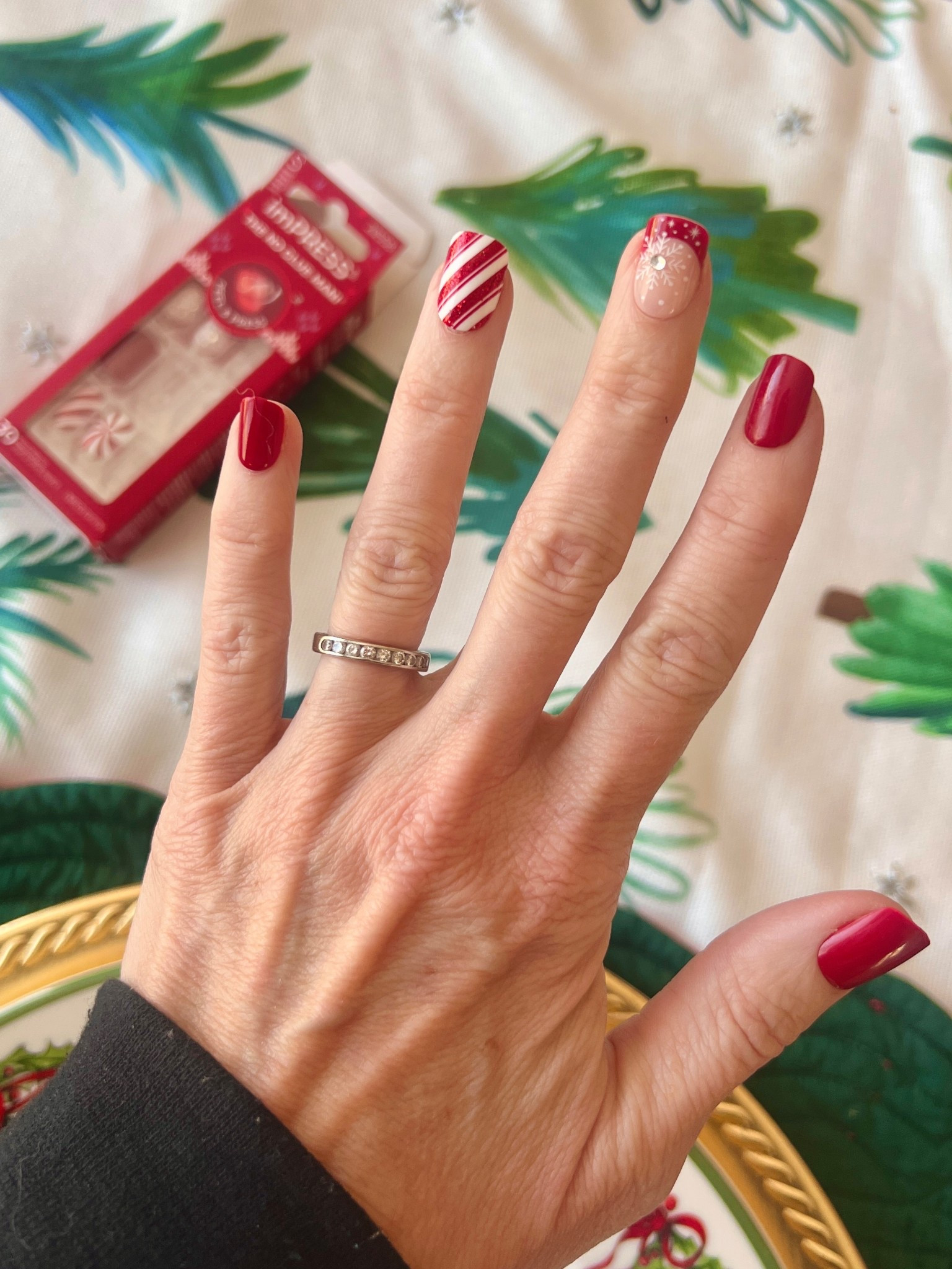 Christmas nails part two! ❤️🤍