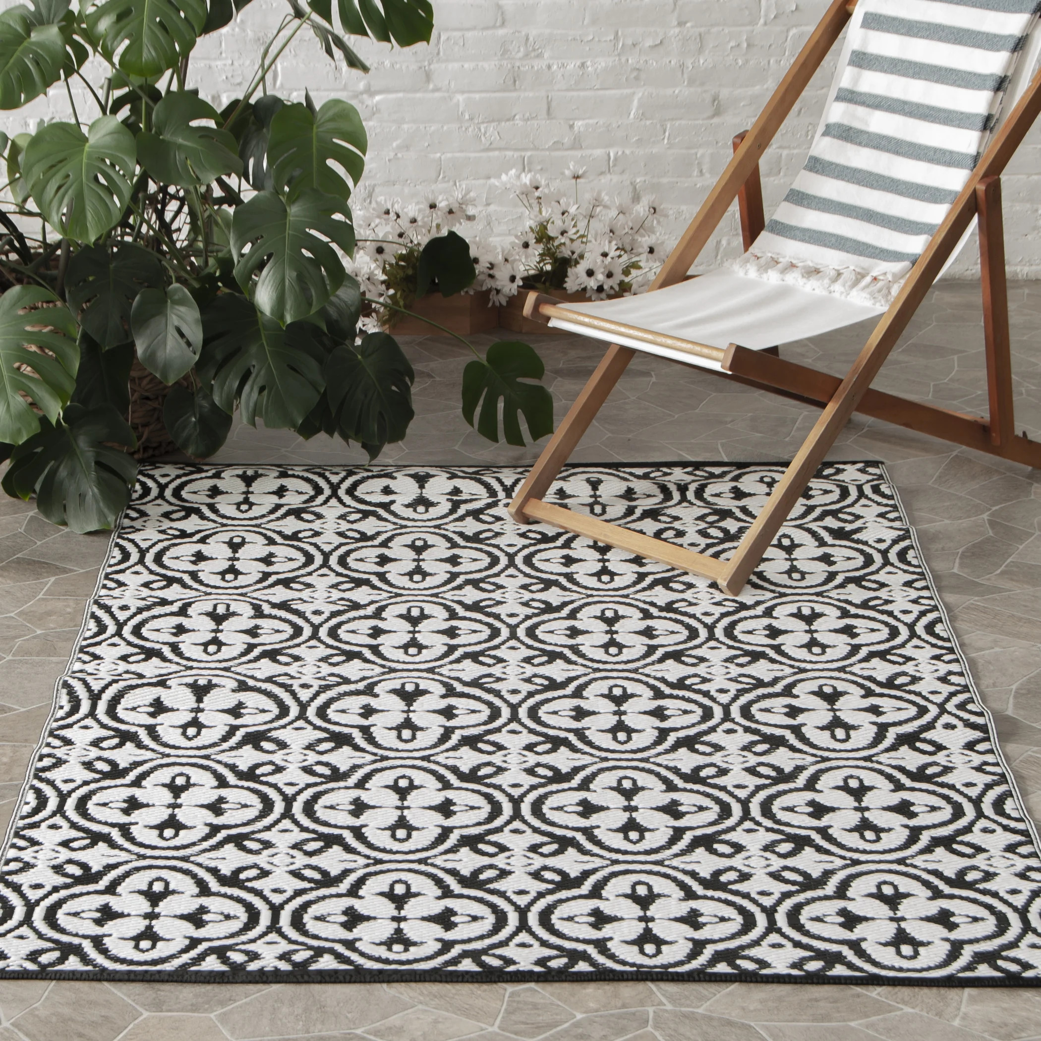 Mainstays 5' x 7' Black Medallion Outdoor Area Rug | Walmart (US)