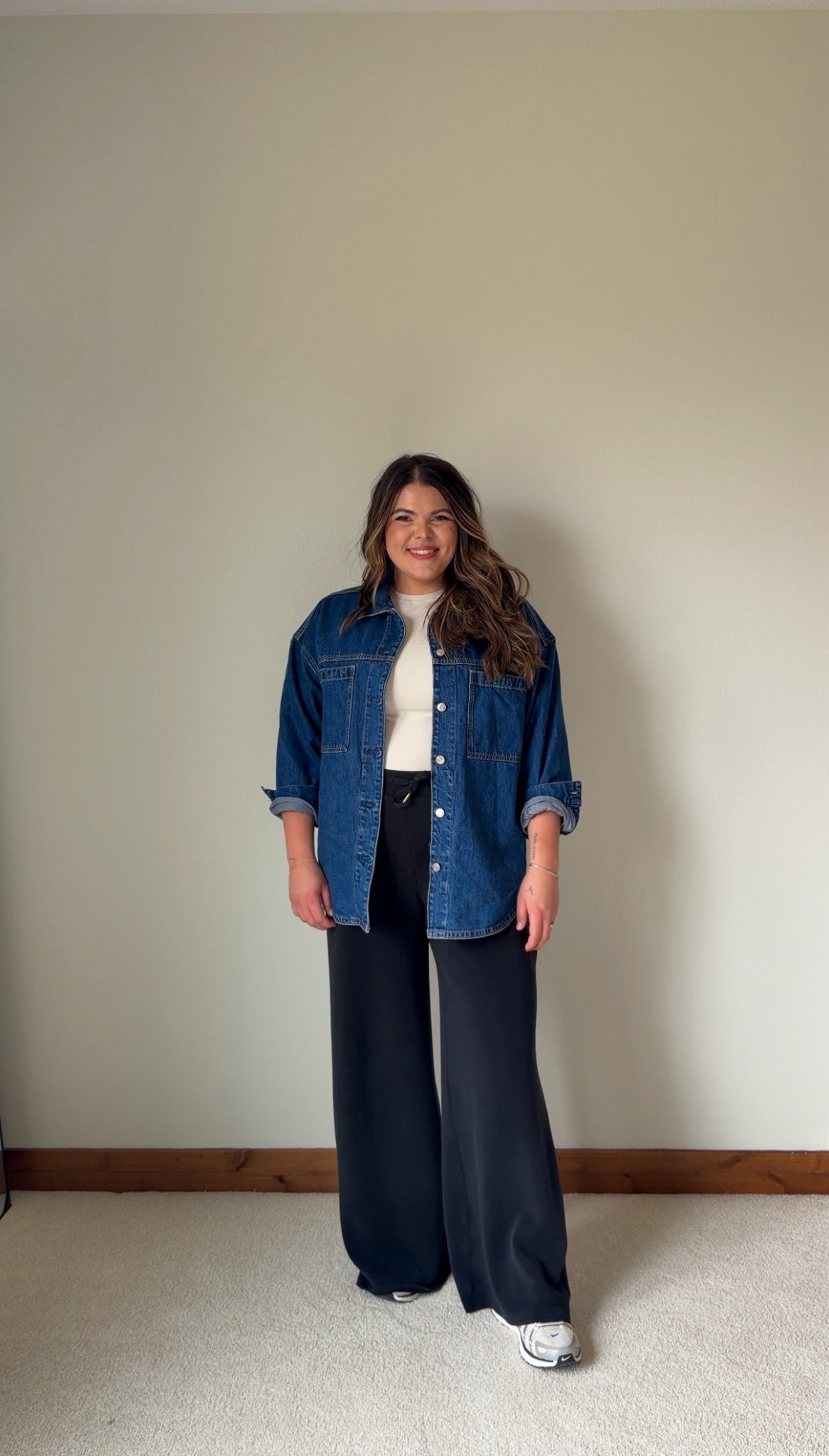 For the pants & bra use - ERICAXSPANX  💕6 easy fits for you to recreate !!! When it comes to finding out personal style, this is just the beginning (I'm talking I want to start my closet from ground zero ) - follow along and let's do this
dang thing together.
#soccermomoutfit #momoutfit #momstyle #styleover30 #midsize

