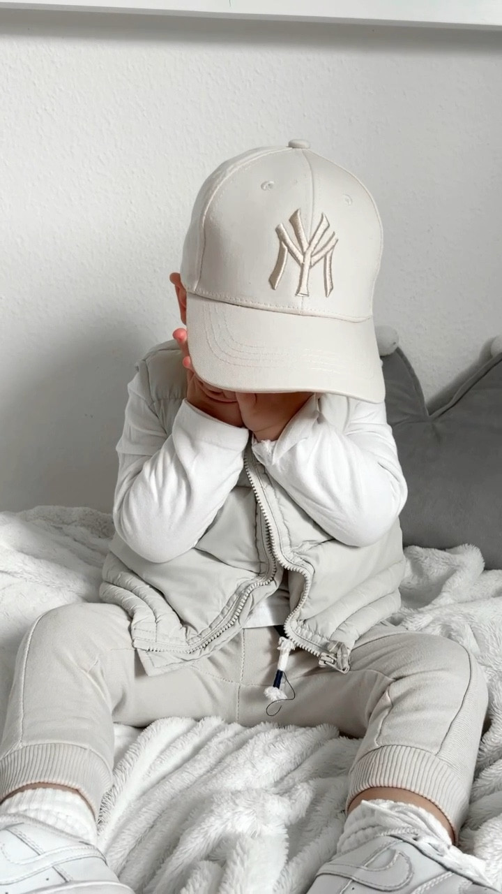 Folgen Sie ihm auf Instagram für mehr Outfit-Details @mailo.leandro oder auf Tiktok @mailo.leandro

Alter auf dem Foto: 2J 2M

Babyboystyke, Baby-Outfit, süße Baby-Kleidung, Herbst-Baby, Baby-Mode

#LTKFind #LTKkids #LTKbaby