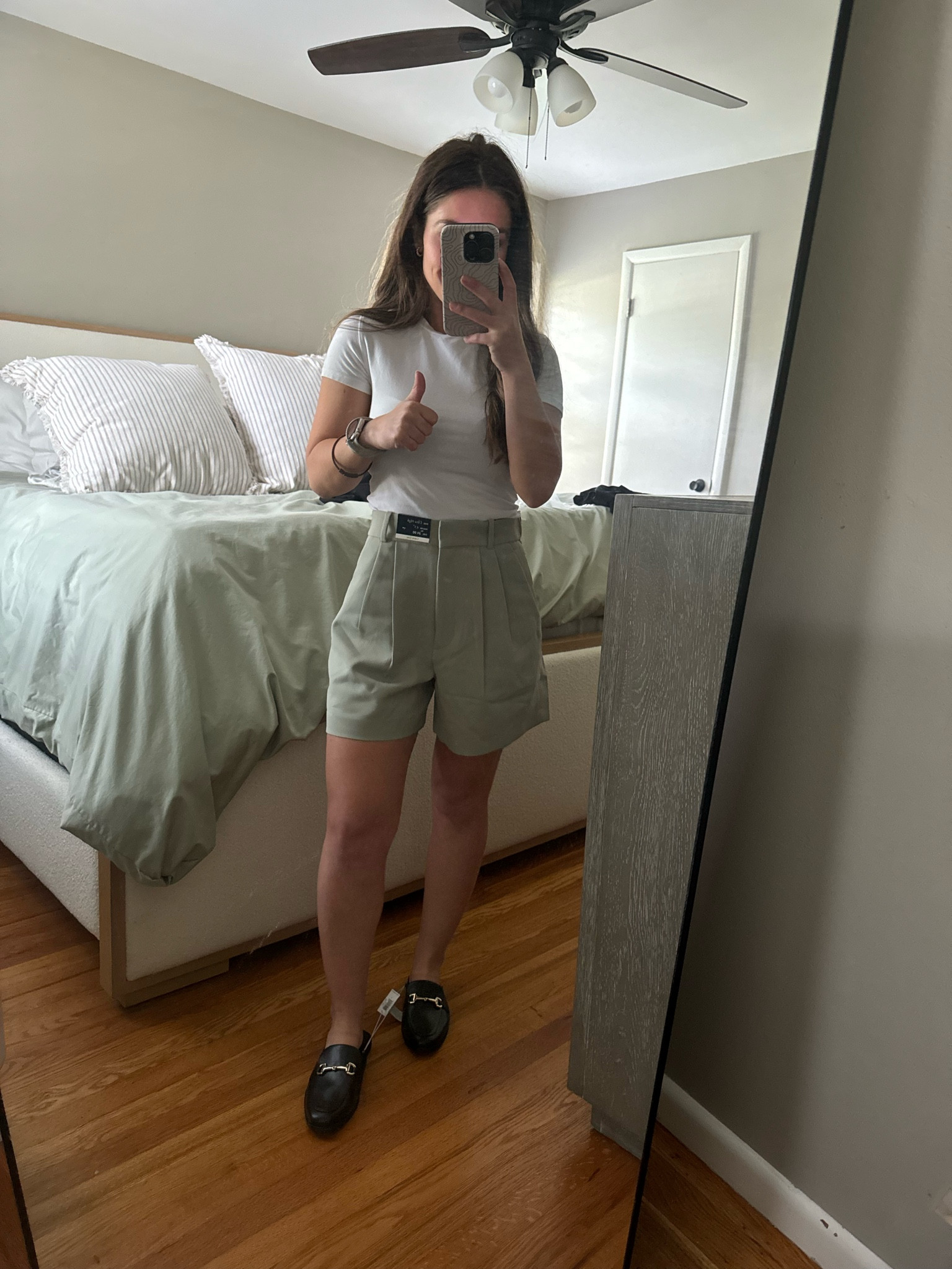 Lil haul try on couldn’t decide if this shorts were a 👍🏼 or a 👎🏼. 
Height: 5’0
Weights: 98 lbs 
Shoe size: 6
Waist: 24
Shirt: XXS or XS