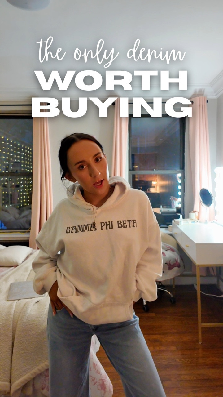 I don’t usually wear denim. But when I do- it’s always @halara_official 🫶🏼