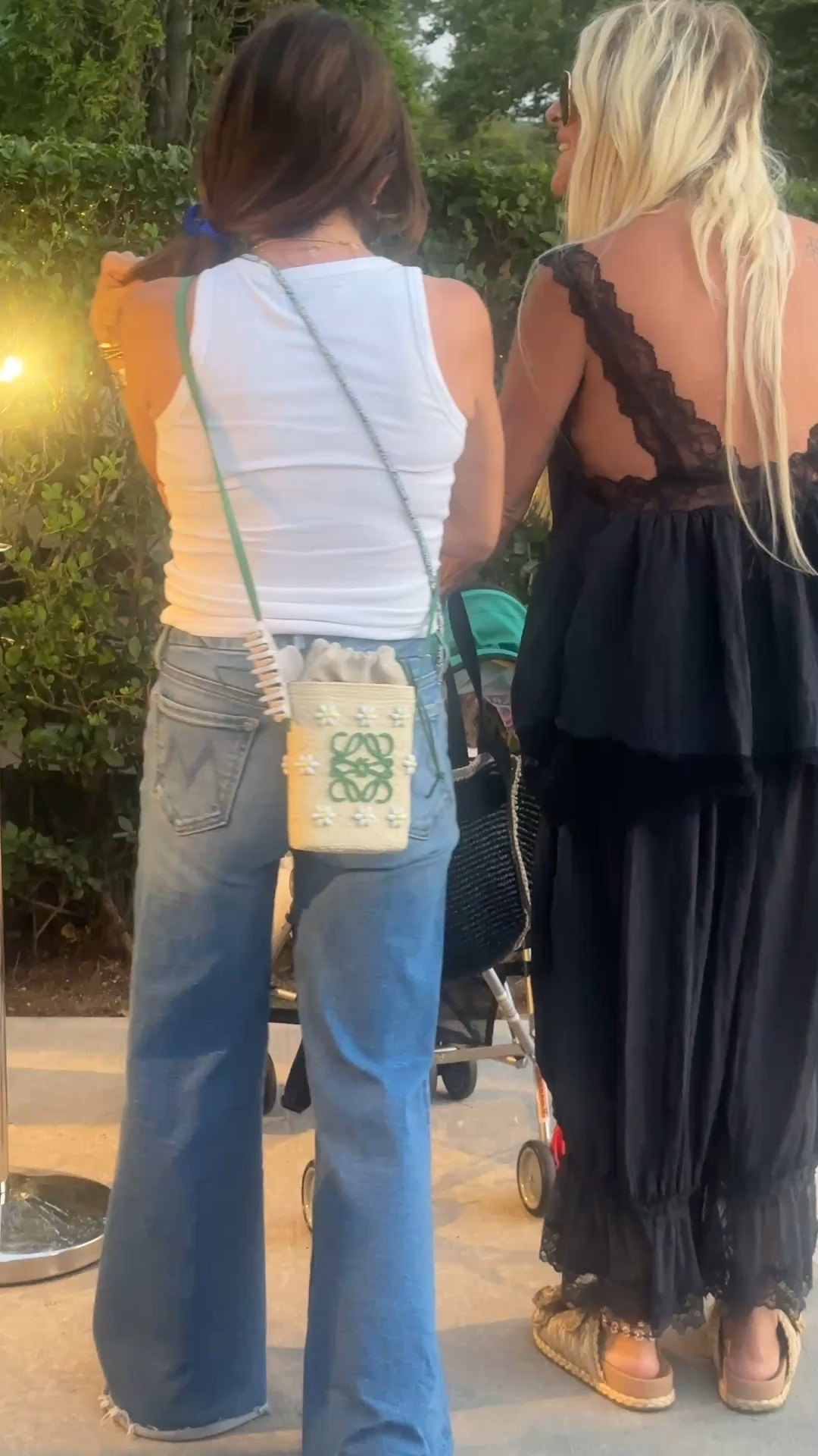 This is such a fun and reasonably priced bag! Love it in green with daisies. 

#LTKItBag