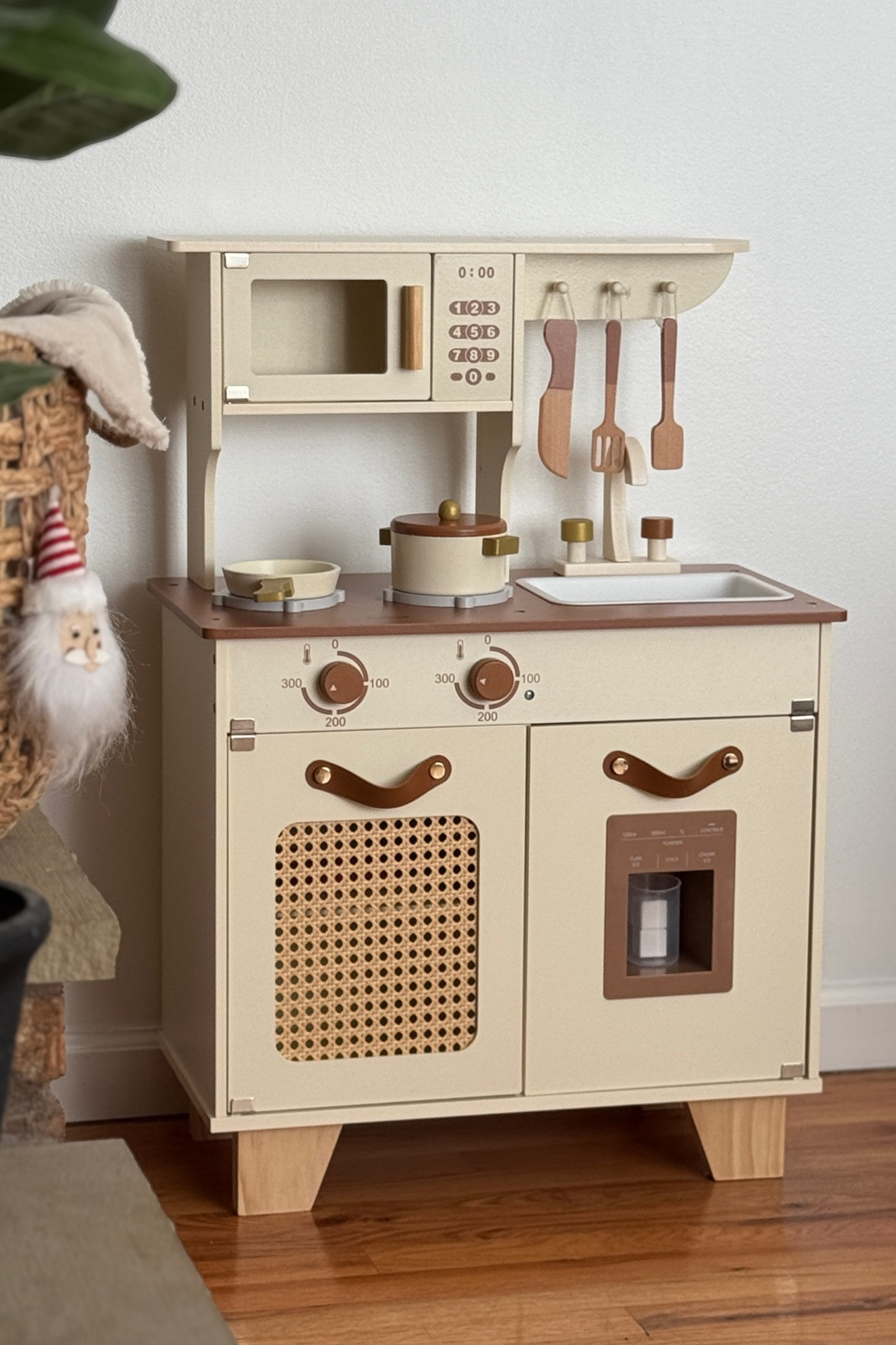 Play kitchen 💗🧸🎀 

#LTKKids #LTKFindsUnder100 #LTKGiftGuide