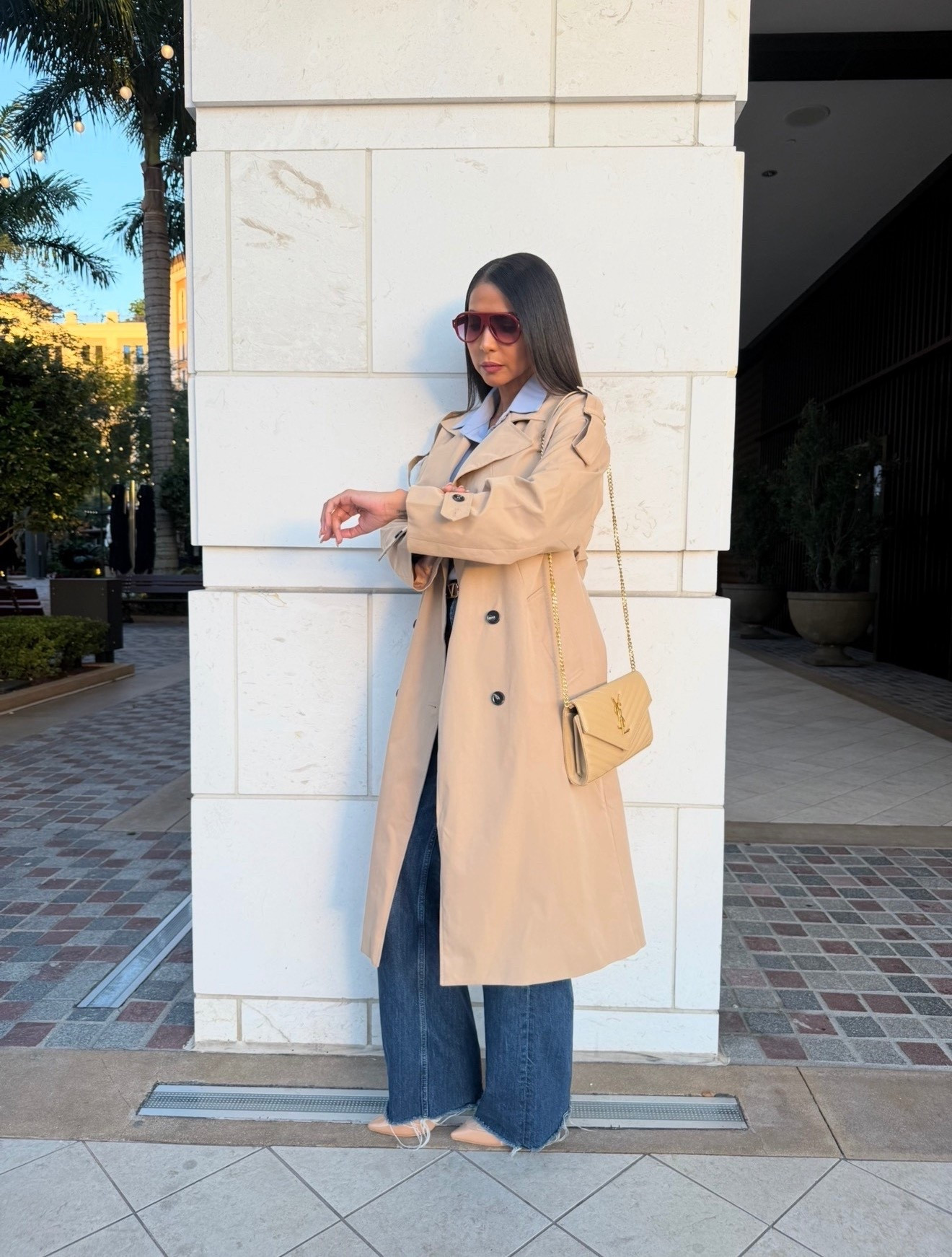 Trench, tacones y actitud un look que habla por sí solo 🌟

#LTKootd #LTKdayinmylife #LTKgrwm