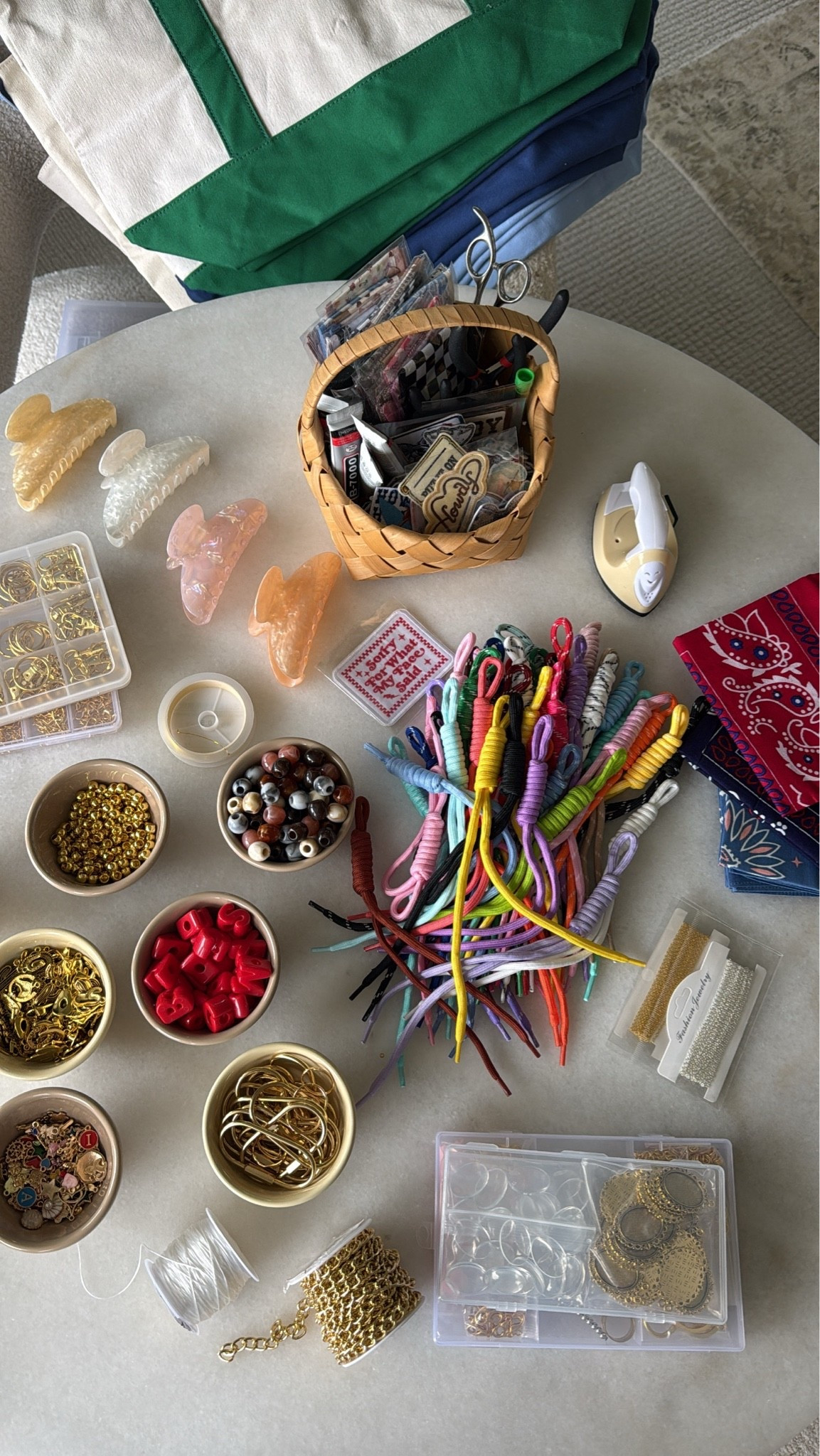 DIY crafts 📿 necklaces, hair clips, totes, keychains and more!

Girls night

#LTKmomlife #LTKBeauty