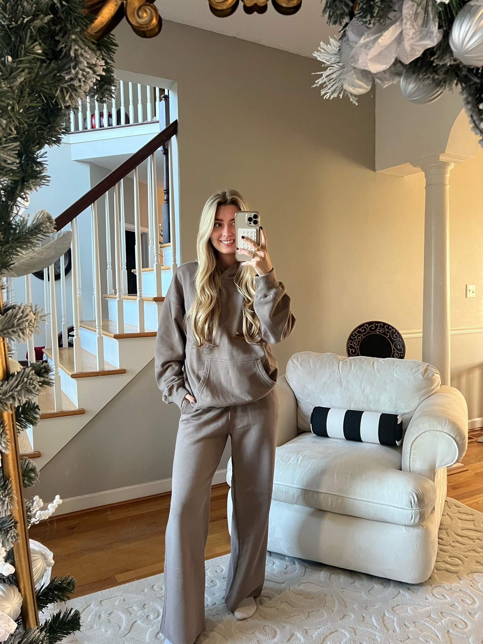 one of my favorite sets!! 
•
Hollister 
size XS bottom 
size small sweatshirt 


#LTKsalealert #LTKU #LTKfindsunder50