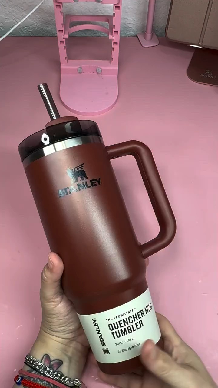 Tumbler prep under 40 seconds a 6 minute video with 10x speed. Video has no edit just sped up 

#asmr #asmrvideo #drpepper #customtumblers #reelsvideo