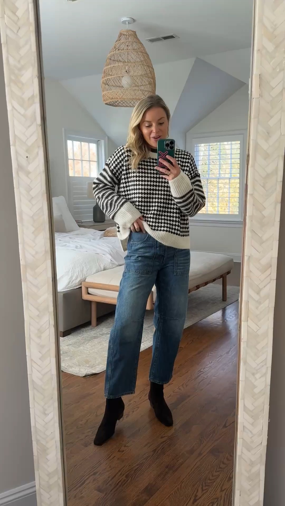 Barrel jeans are $56 with code LONGWEEKEND. I’m 5’5 wearing 26R, tts in the Irmo Wash Rigid. Size down 1 if you prefer a more fitted jean 
-medium sweater 
-small fitted sweater
-ankle boots tts

#LTKSaleAlert