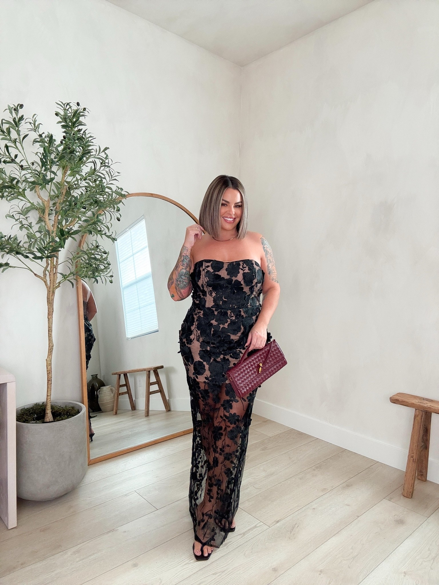 Fall wedding guest dress 

This dress is STUNNING and fits like a glove ! Really nice quality and beautiful detail. I would said it fits TTS I’m wearing a Size 12 .

Smoothing underwear size xl