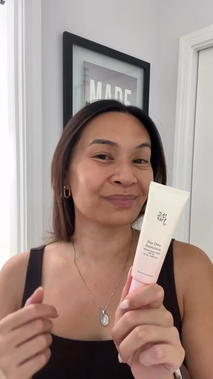 I love a slow morning, glowing reset with a skincare routine! ☀️

@jumiso_official 
@anua_global 
@beautyofjoseon_official 

#morningskincareroutine #slowmornings #resetyourbody #skincareover40 #glowingskinnaturally 

Skincare over 40, slow mornings, morning skincare routine, reset, selfcare, glowing skincare

#LTKOver40 #LTKFindsUnder100 #LTKBeauty