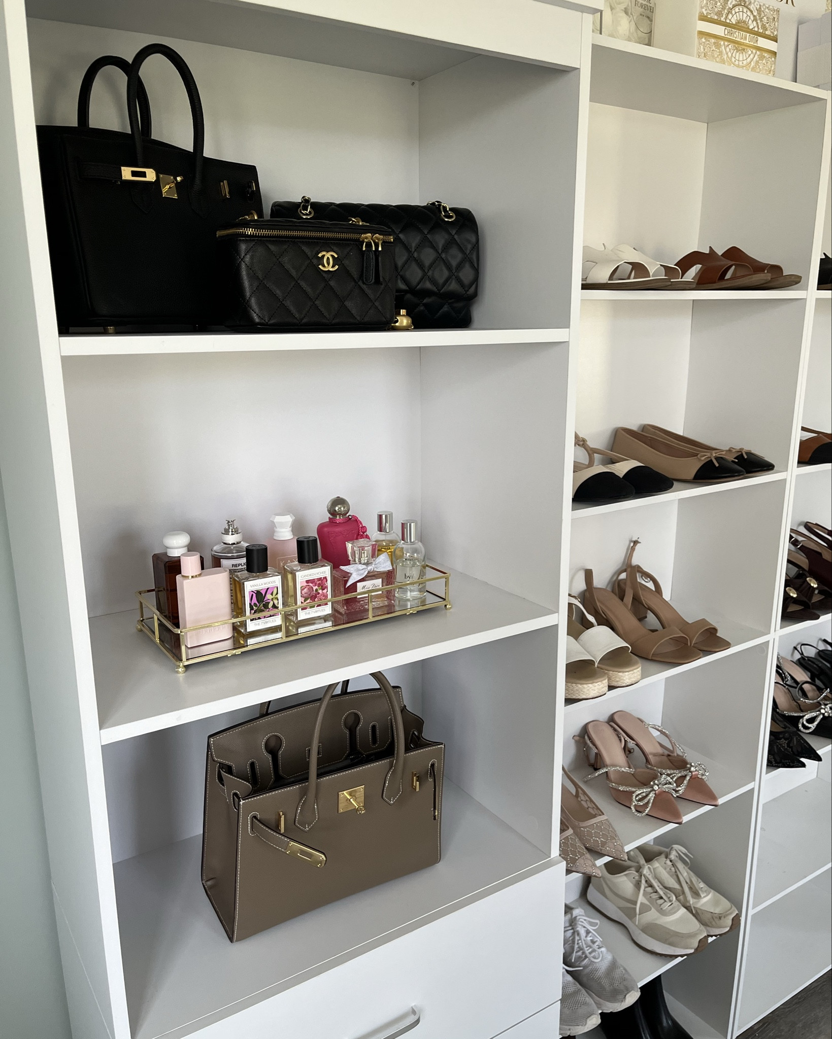 Amazon prime day favorites: beauty room shelving 🤍

Amazon prime, prime day deals, sale alert, Amazon home, home decor, home finds, makeup vanity, beauty organization, beauty room, jewelry, organization, closet

#LTKSaleAlert #LTKHome