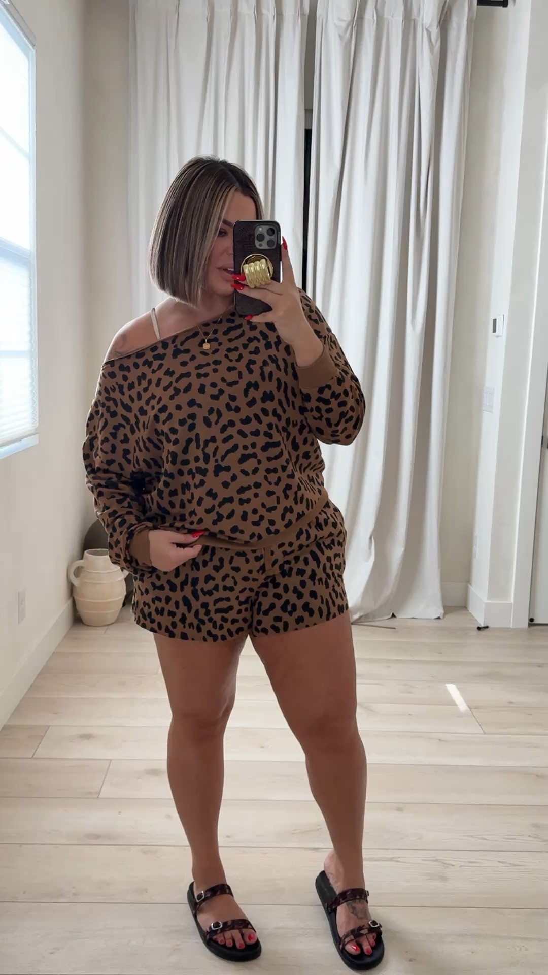Shorts L 
Top xl
