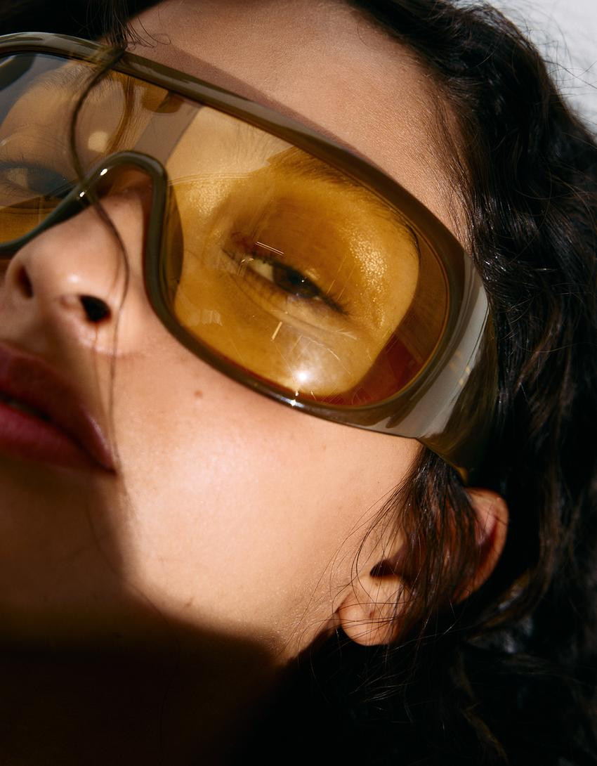 Plastic sunglasses - Women | Bershka UK