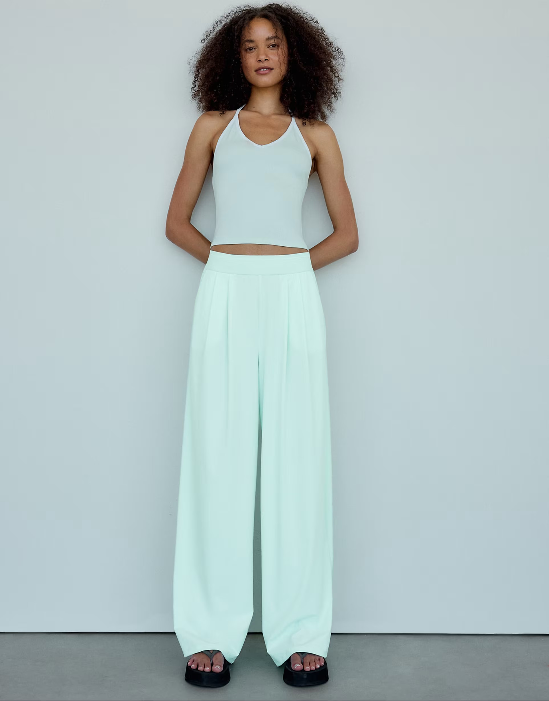 Stradivarius Palazzo jogger trousers with elastic waistband in pastel green | ASOS (Global)