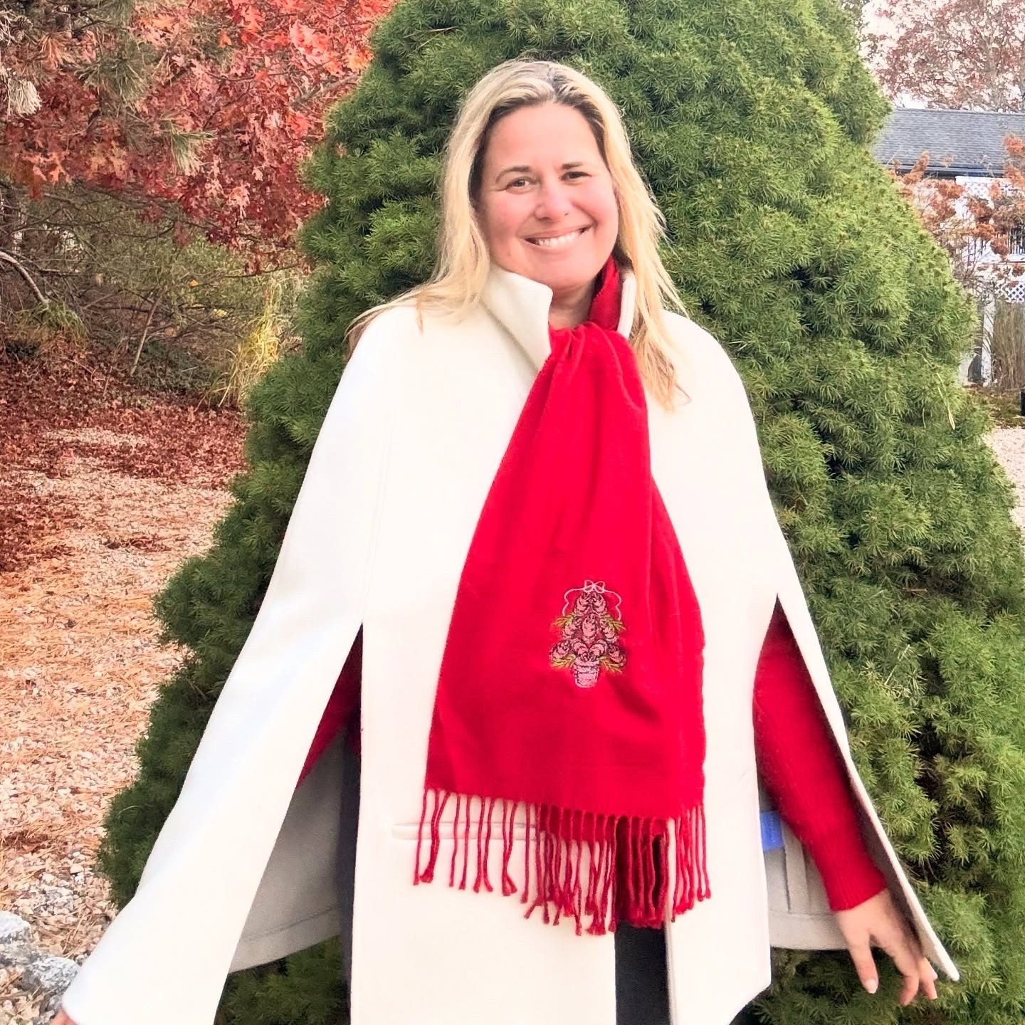 It’s tiiiiiiiiiiiiimmmme……
to get out your @alice_walk capes!

At least it is up North, where we saw our first snowflakes a few days ago (yes, even on the Cape).

This Cape is so beautiful, and it has a great weight to it.  It also feels super warm.

This is an investment piece that you will have forever, and it makes a great gift as well. 

i bought this for myself at Stroll last year, and I have no regrets! 

If you’ve got a big chest, size up.  I am actually wearing an XL, and everything else @alice_walk that I have is a M.

Link available, and I’m madly crushing on the English plaid cape now.

If you were going to choose one @alice_walk cape color, which color could it be?

Cashmere sweater: @vineyardvines (tons of cashmere 30% off right now)!

#alicewalk #cape #vineyardvines #edsftg #preppystyle #holidaystyle #shopsmall #capecodlife 

#LTKHoliday #LTKootd #LTKGiftGuide