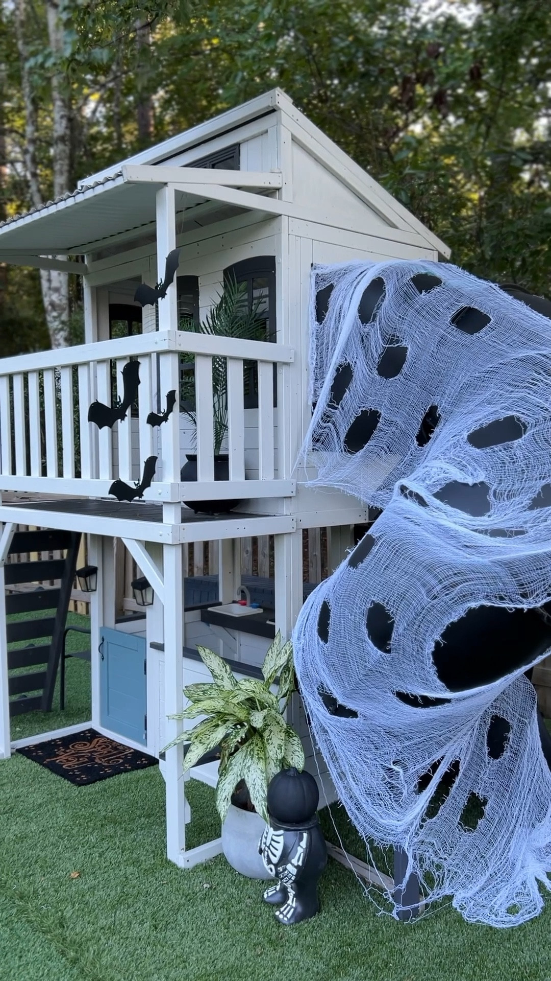 Halloween playhouse 🧙👻💀🎃

#LTKVideo #LTKHalloween #LTKKids