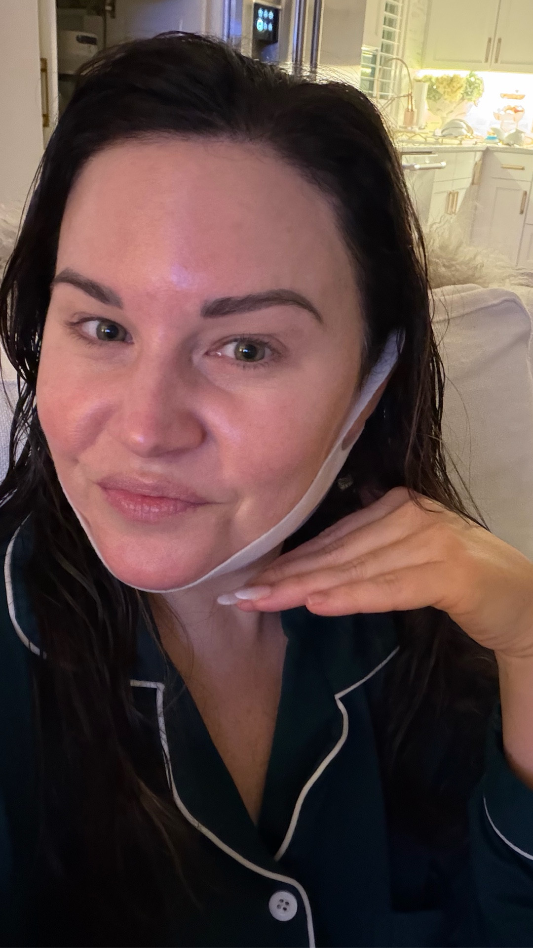 The best chin lifter!!

#LTKBeauty #LTKselfcare #LTKSaleAlert