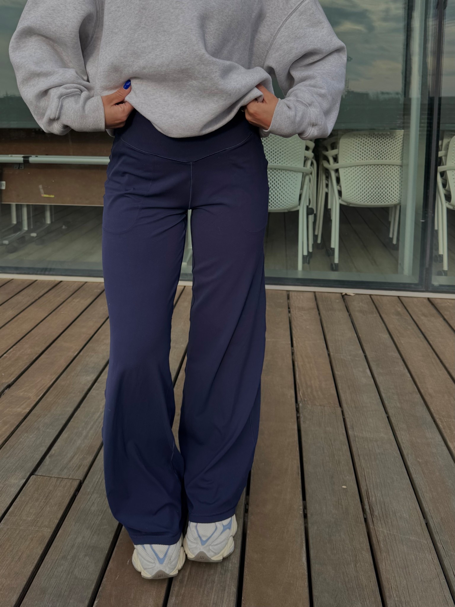 My actual favorite pants!! Literally so comfortable 😭 a little more put together than sweatpants but more comfy than yogas. So good. 