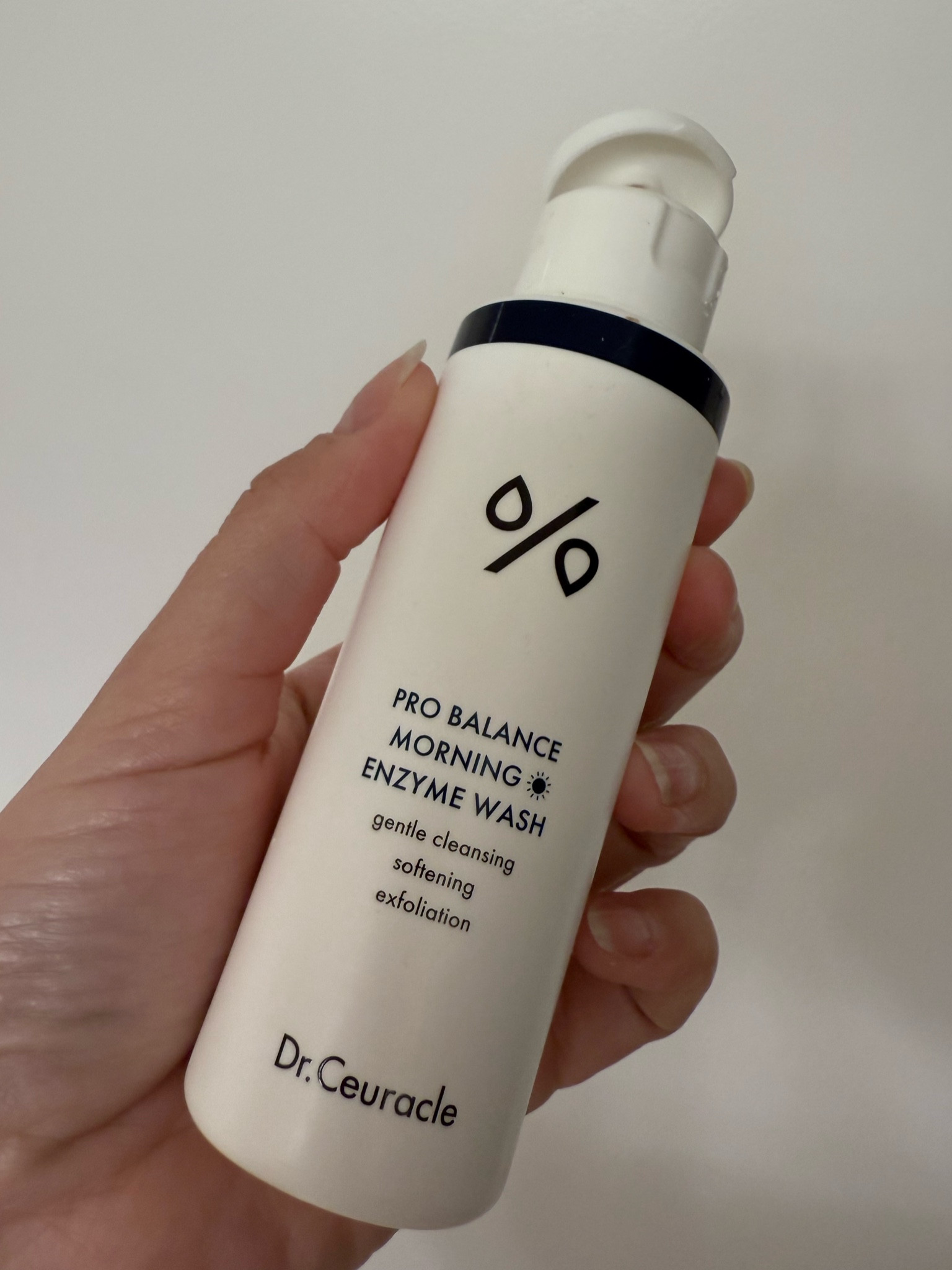 	If you have oily or combination skin — you have to try this enzyme powder.

	It foams gently, deeply cleanses, smooths out small blemishes, and leaves your skin feeling fresh and clean.

	After using it, your skin literally feels like it can breathe.

	The formula is clean, the price is affordable, and a little goes a long way.

	I’ve been using it myself — and I truly recommend it.

#LTKBeauty