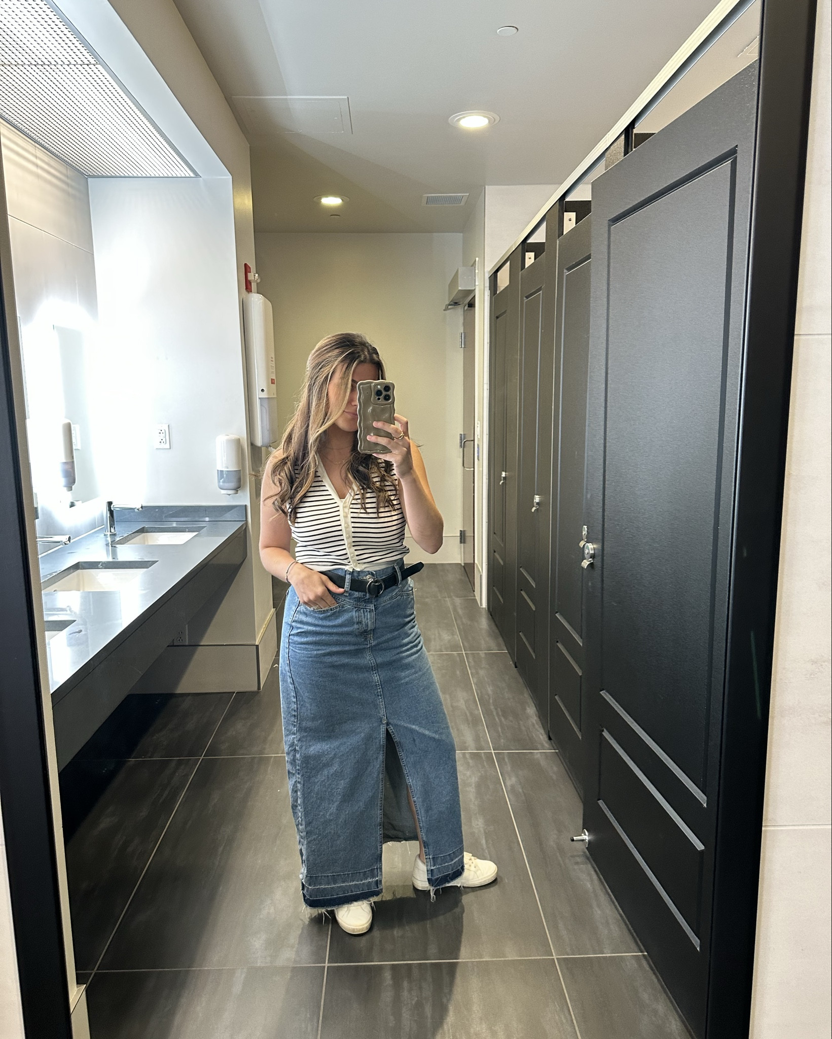 Thankful for good bathroom lighting in the office 🙃 
•••
#outfitinspo #corporateoutfit #OOTD #ootdinspo #momfit #whatiwore #corporategirlies #workingmom #targetstyle #marshallsfinds 

#LTKWorkwear #LTKStyleTip #LTKFindsUnder100