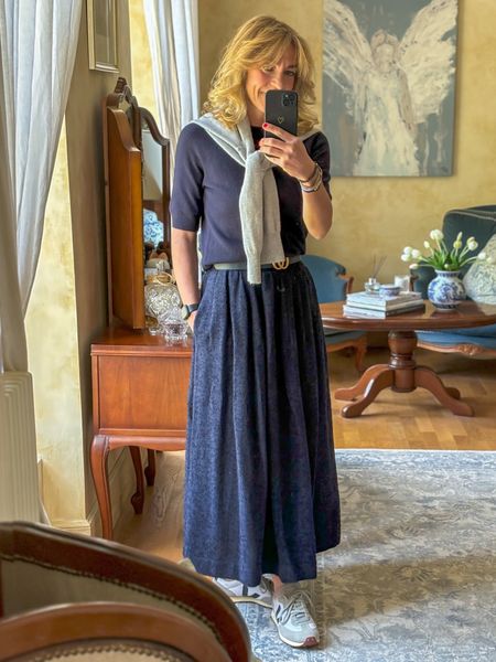 Keeping it simples in navy with a splash of grey
.
#midlife #styleover50 #fashionover50 #mystyle #everydayfashion #reallifefashion #mymidlifefashion #ootd #whatimwearing 

#LTKeurope #LTKover40 #LTKSeasonal
