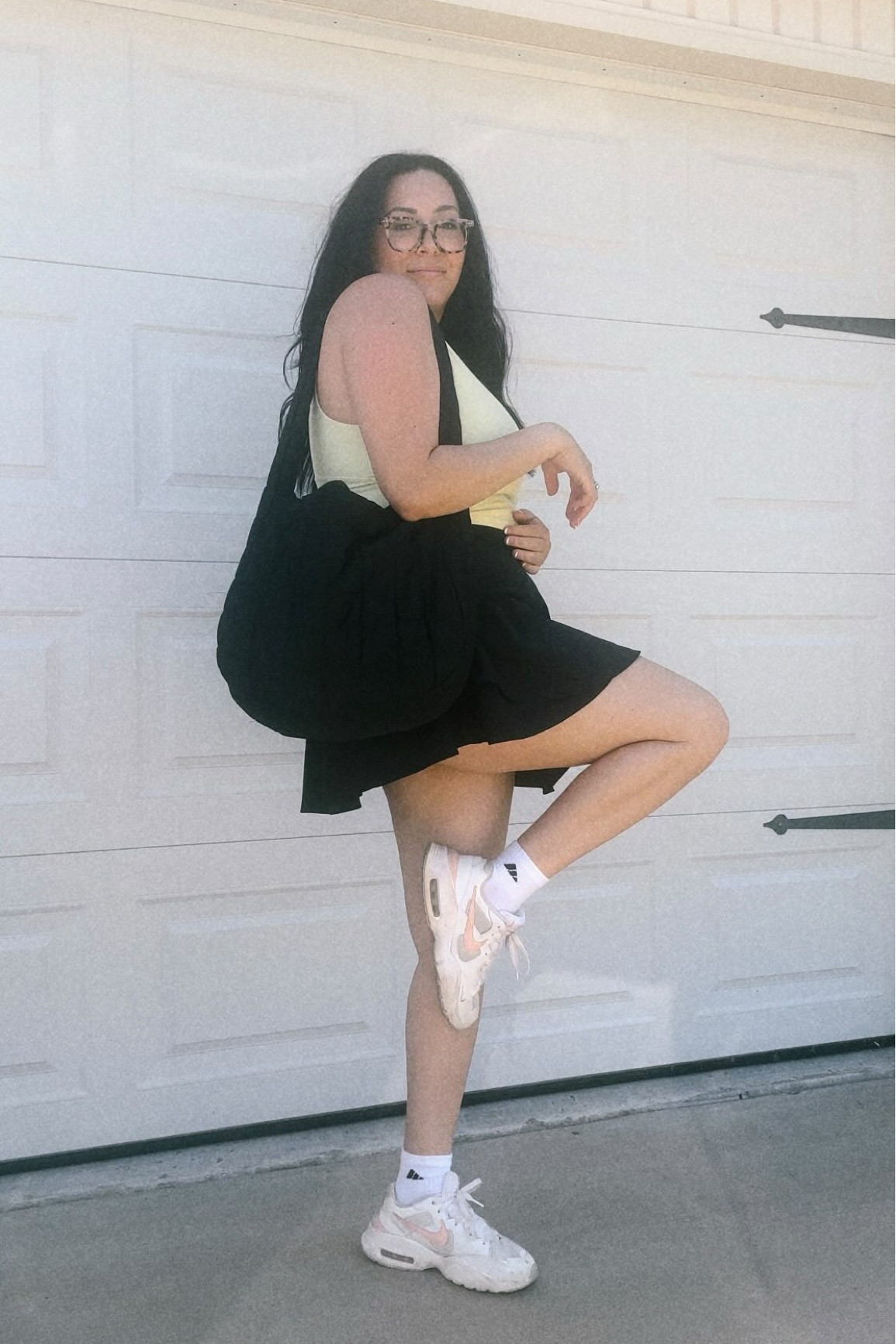 It’s too hot to be worried about what other people think! ✨WEAR THE DANG CROP TOP ✨ #bodypositive #selfconfidence #mombod #hotmomsummer #midsizestyle #midsizefashion #lululemon