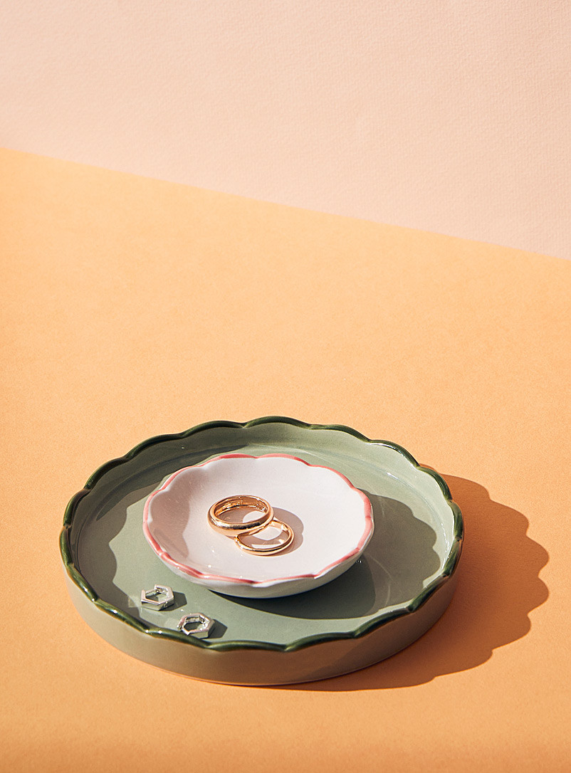 Scalloped trim 2-in-1 tray
        
        

	
		
        
             
							
								
						... | Simons
