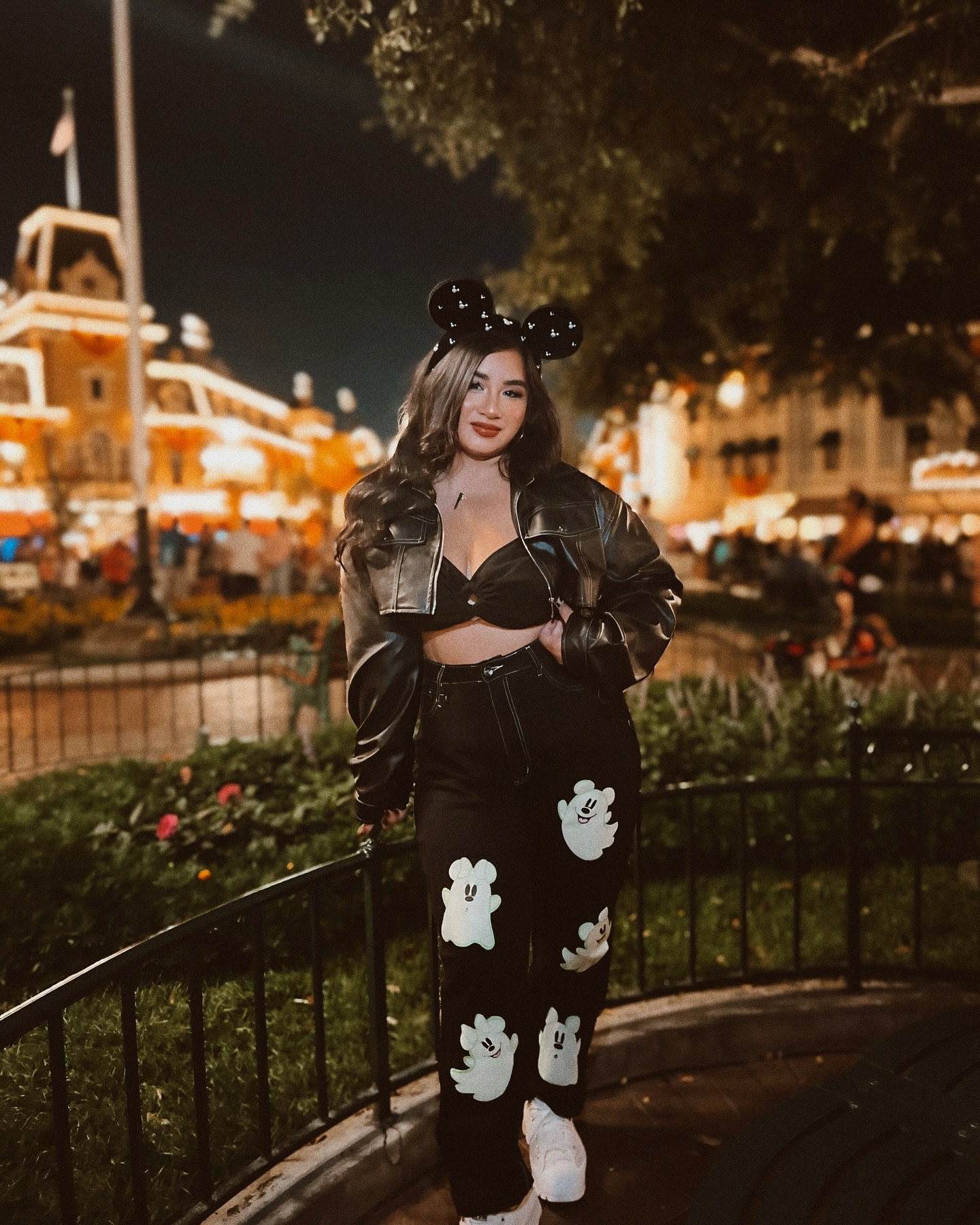 hey boo 👻

ghosting around in the cutest jeans from @hottopic 🖤  the best part? they glow in the dark 🤩

#sponsoredbyHT
•
•
•
•
#disneyhalloween #disneystyle #disneyland #disneyparks #disneycreator #halloweenstyle #halloween #halloweentimeatdisneyland #halloweentime #spookyseason #mickeystyle #minniestyle #disneyootd #disneyinspo #disneyoutfit

#LTKSeasonal