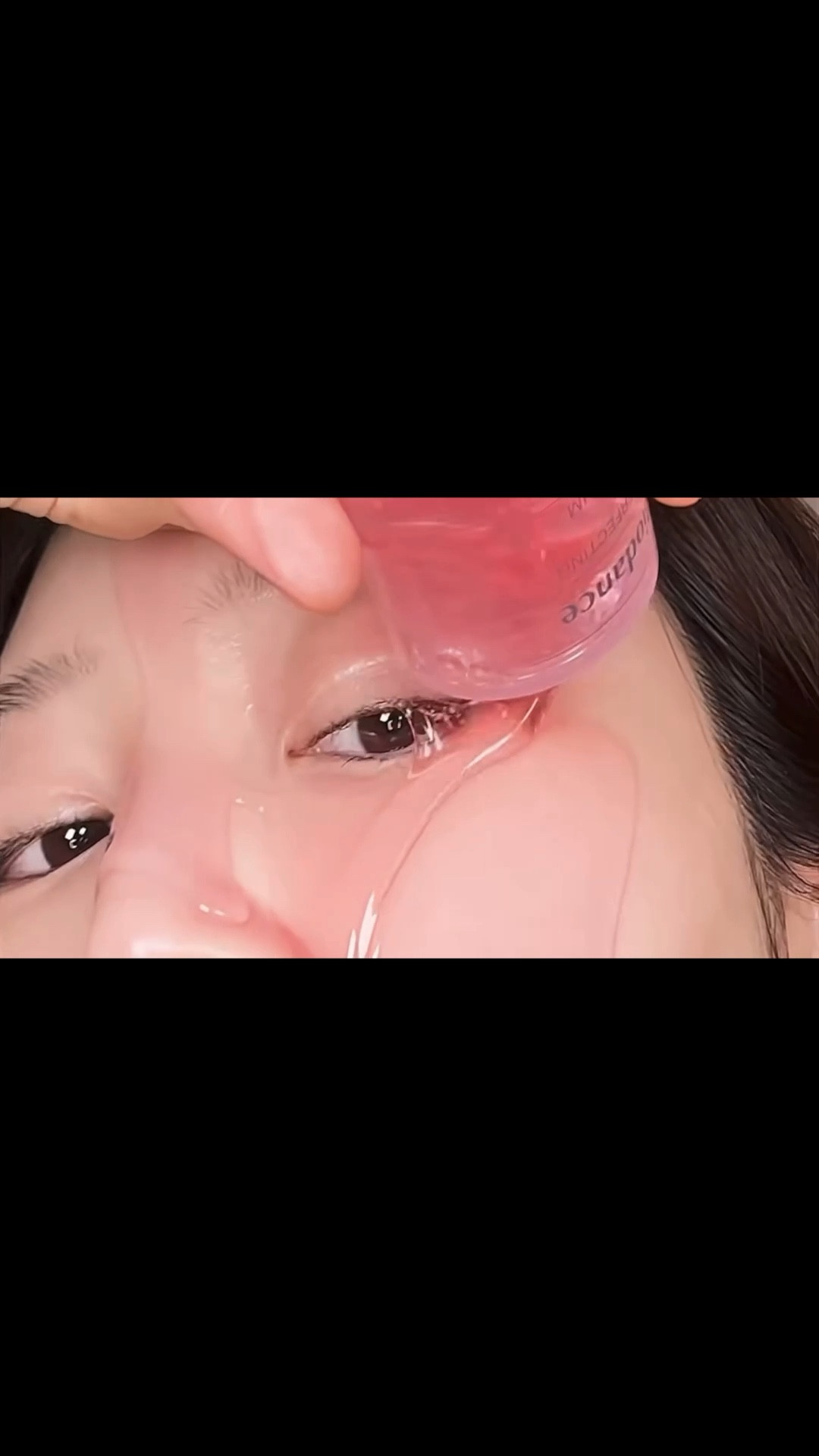 No.1 collagen mask now in a SERUM 🧖‍♀️ glass skin starts with minimizing pores 🤌

#LTKmorningroutine #LTKselfcare #LTKBeauty