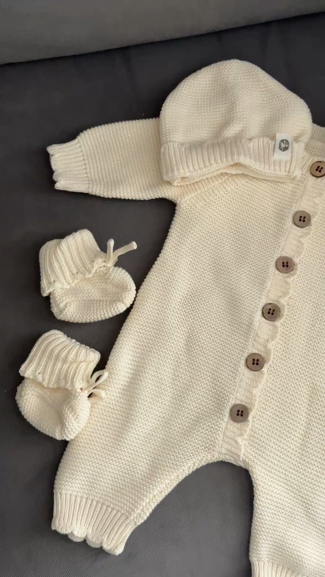 not finding out the gender has been the most fun I’ve ever had - and that’s coming from someone who always said “oh I could never do that”. I’m so excited to meet baby number four 😭

Also I’m OBSESSED with their coming home outfit🍂🥹 comment SHOP & I’ll send you the link. So perfect for a fall baby!

•
#momlife #babyfour #surprisegender #teamgreen #surprisegenderbirth