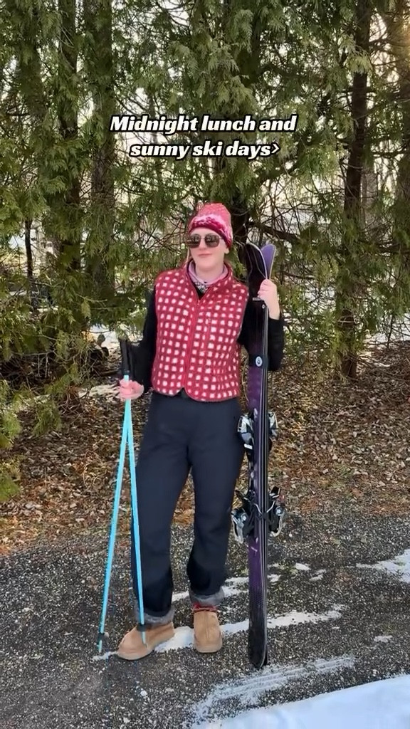 The perfect combo 
@shop.midnightlunch 
#midnightlunch #skiing #skioufit #apresski #wisconsin