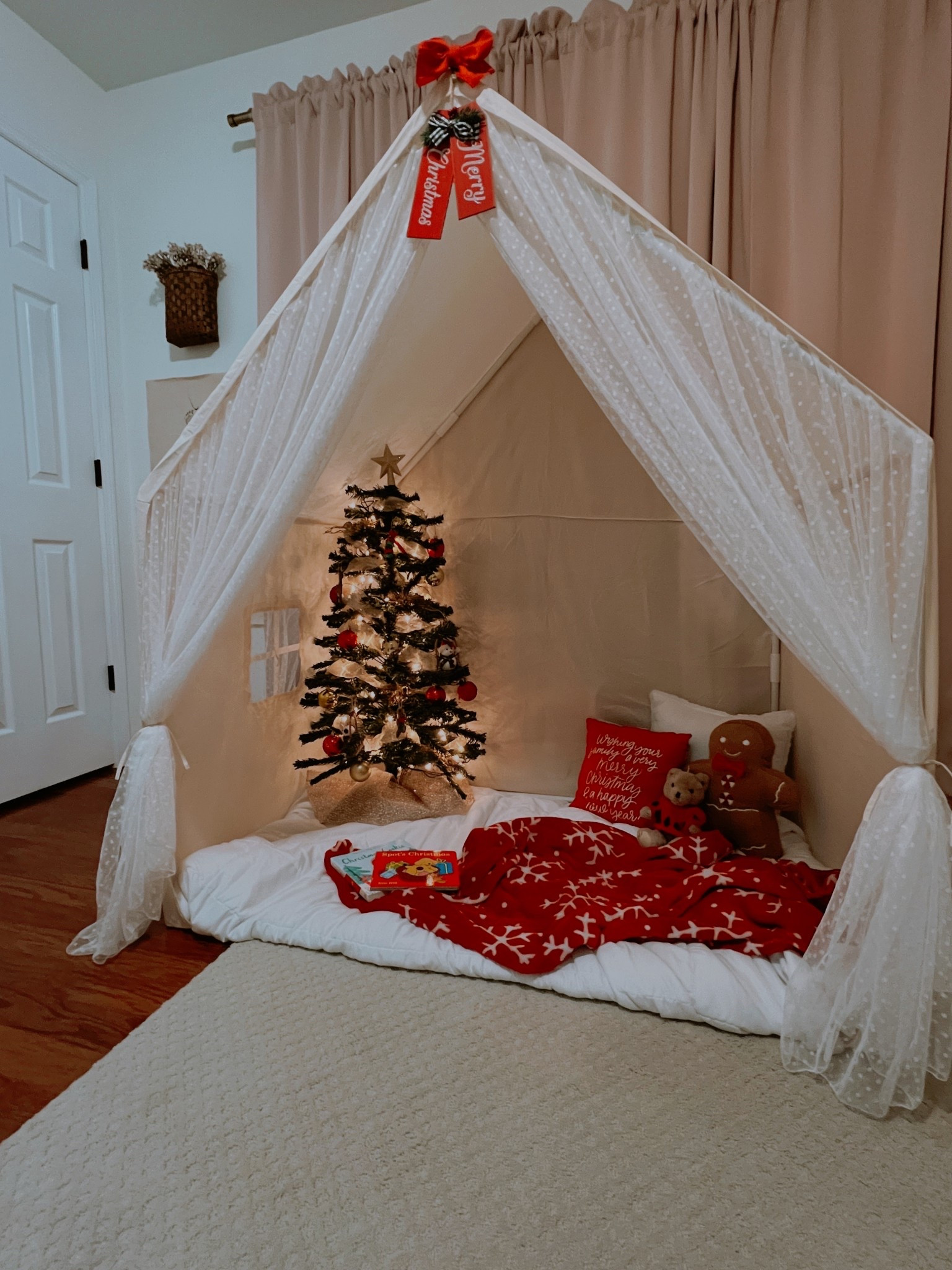 Toddler house tent decorated for Christmas 🎅🏻 


Christmas tree, 4 ft Christmas tree, Christmas lights, Christmas decorations, Christmas decor, throw blanket, gingerbread pillow, toddler toys, toddler house tent, holiday decor, amazon, Walmart, Target 

#LTKGiftGuide #LTKHoliday #LTKHome