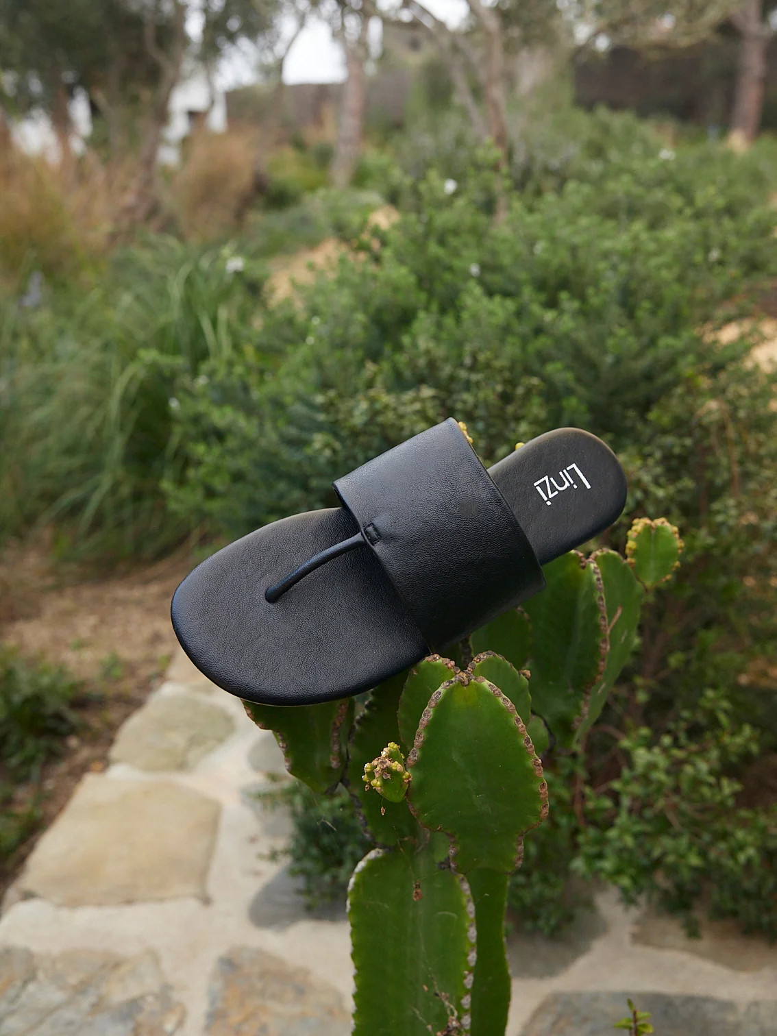 Amara Black Flat Sandals | Linzi Shoes