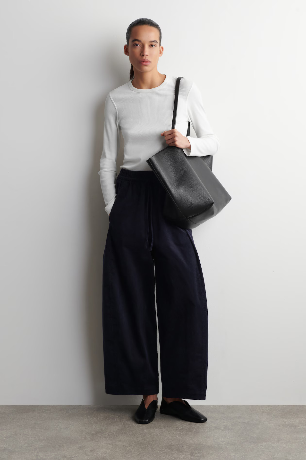 ELASTICATED CORDUROY BARREL-LEG PANTS - NAVY | COS US | COS (US)