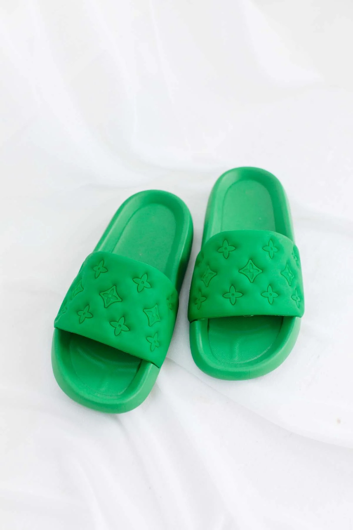 Cloud Kelly Green Slides | The Post