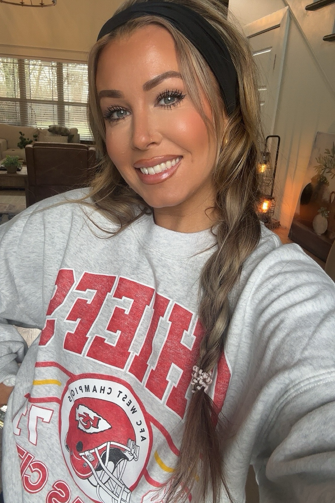 My self tan got me feeling like a new b 🤪 Highly recommend this crew sweatshirt @abercrombie #abercrombie 

#LTKMostLoved #LTKfindsunder100 #LTKstyletip